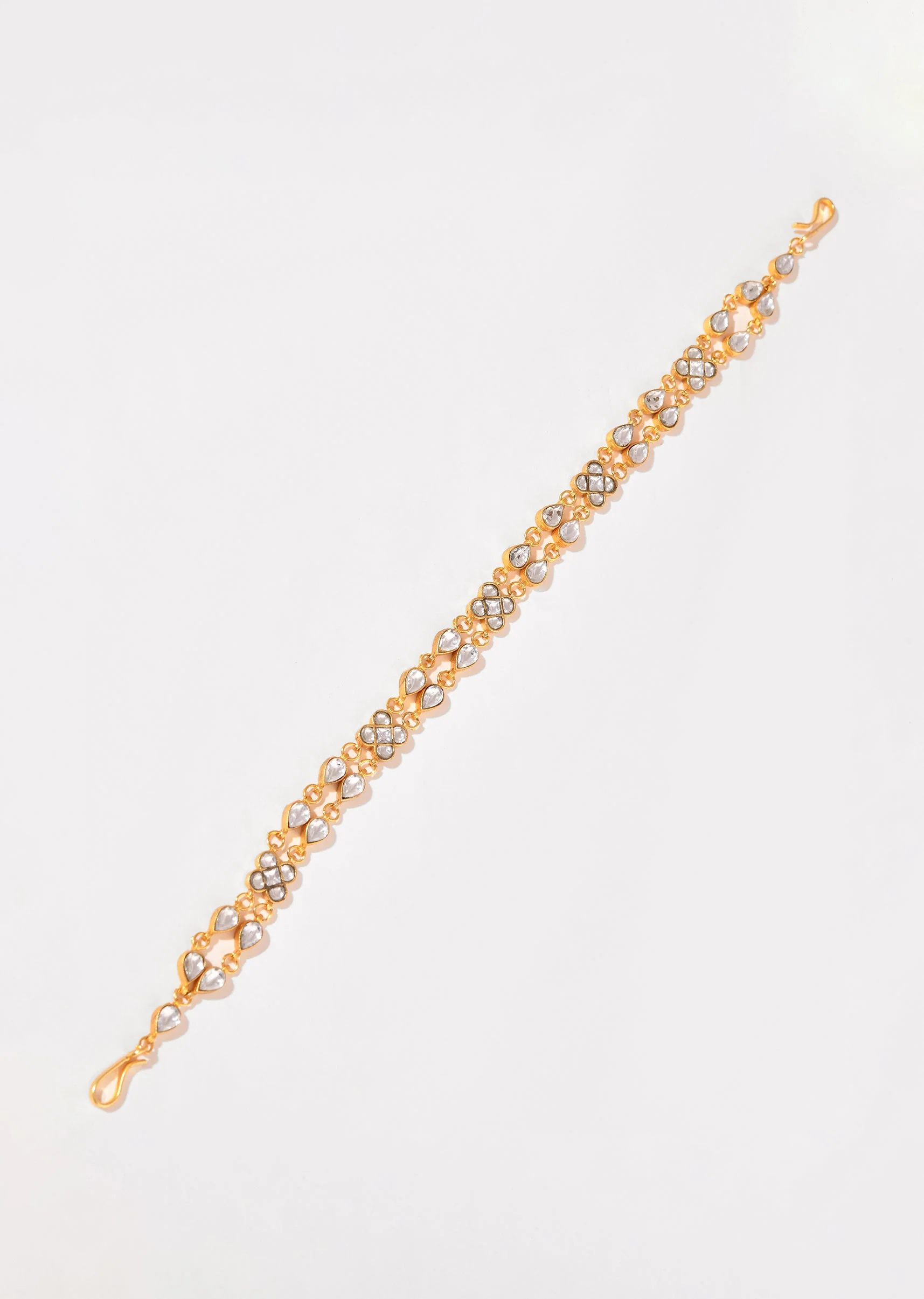 1007-white-and-gold-kundan-encrusted-mathapatti-2.webp White and Gold Kundan Encrusted Mathapatti