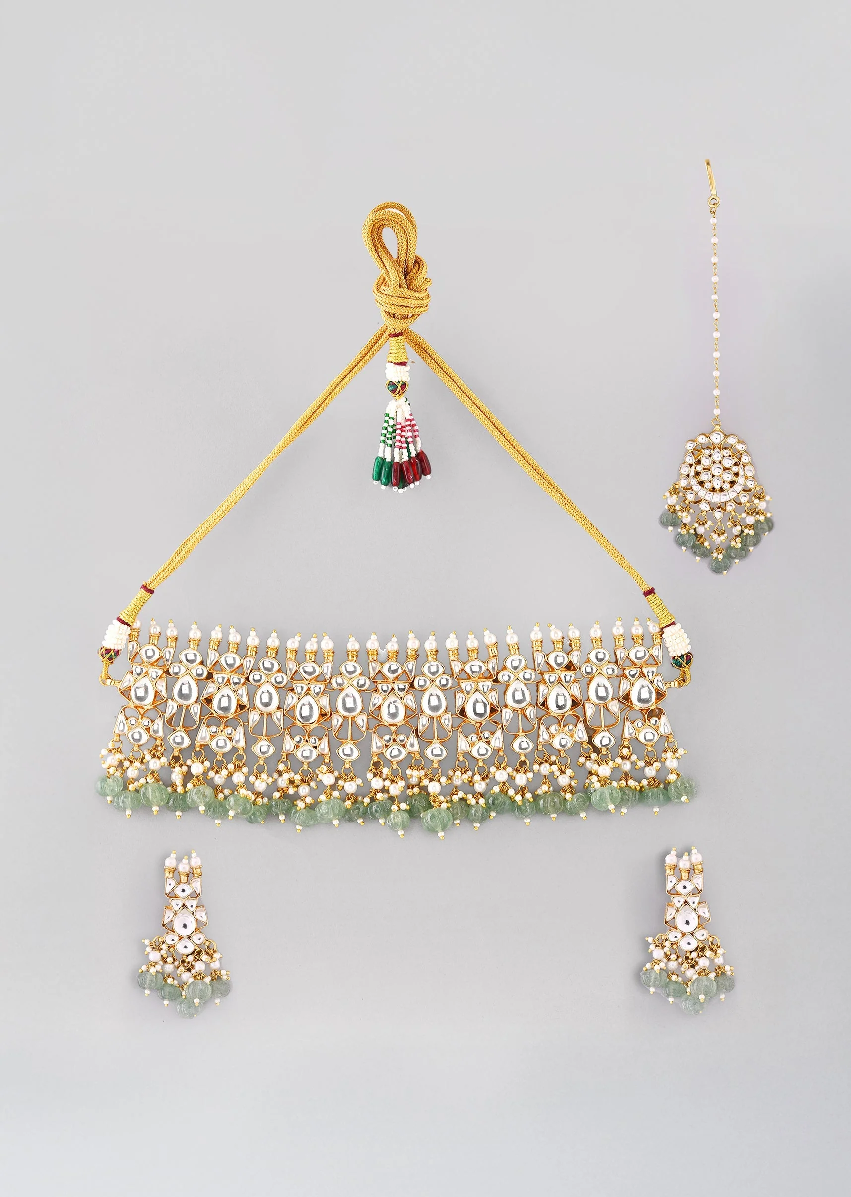 1009-green-kundan-necklace-maangtikka-and-earrings-set-2.webp Green Kundan Necklace, Maangtikka and Earrings Set