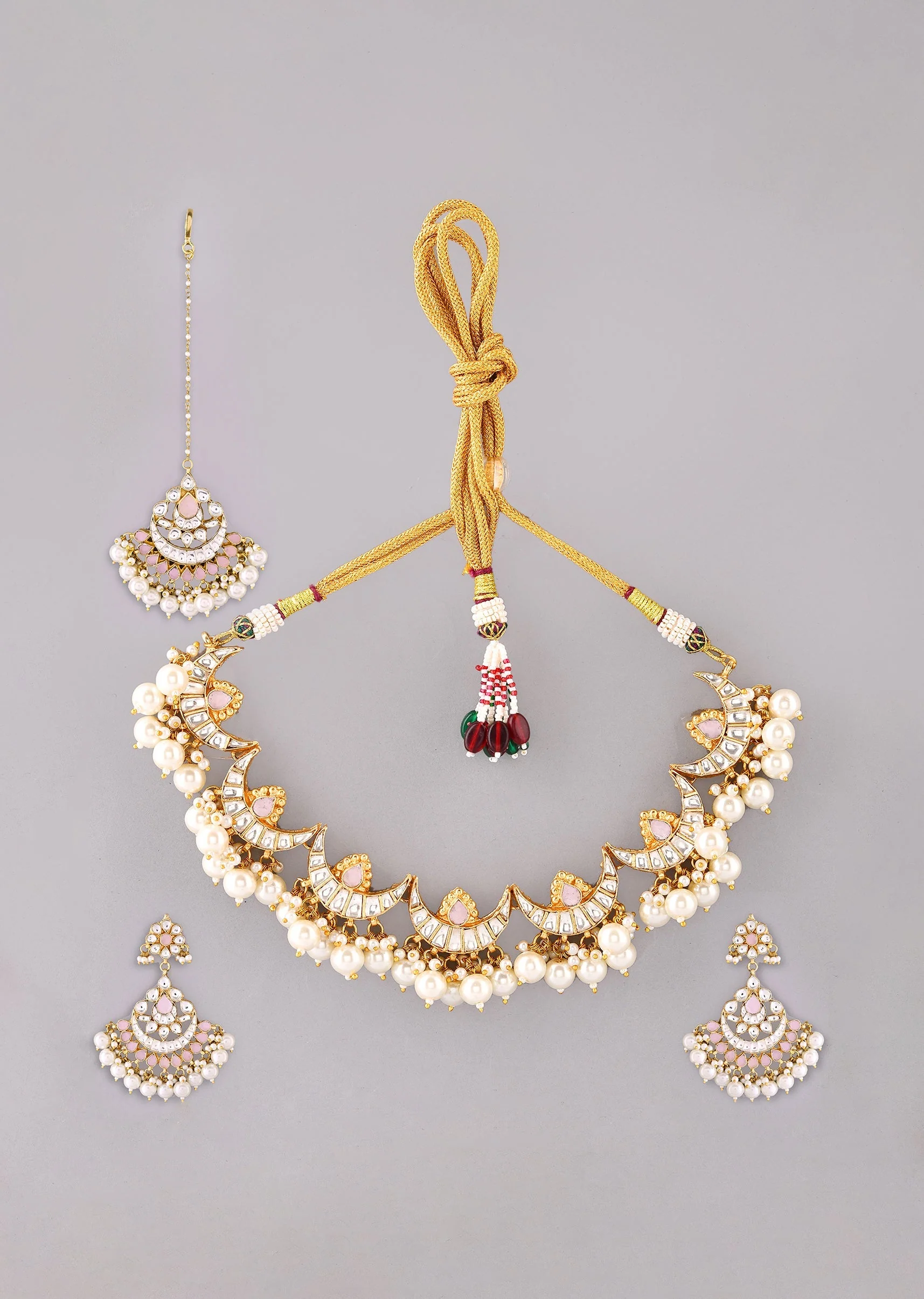 1010-white-kundan-crescent-motif-necklace-set-with-maangtikka-2.webp White Kundan Crescent Motif Necklace Set with Maangtikka
