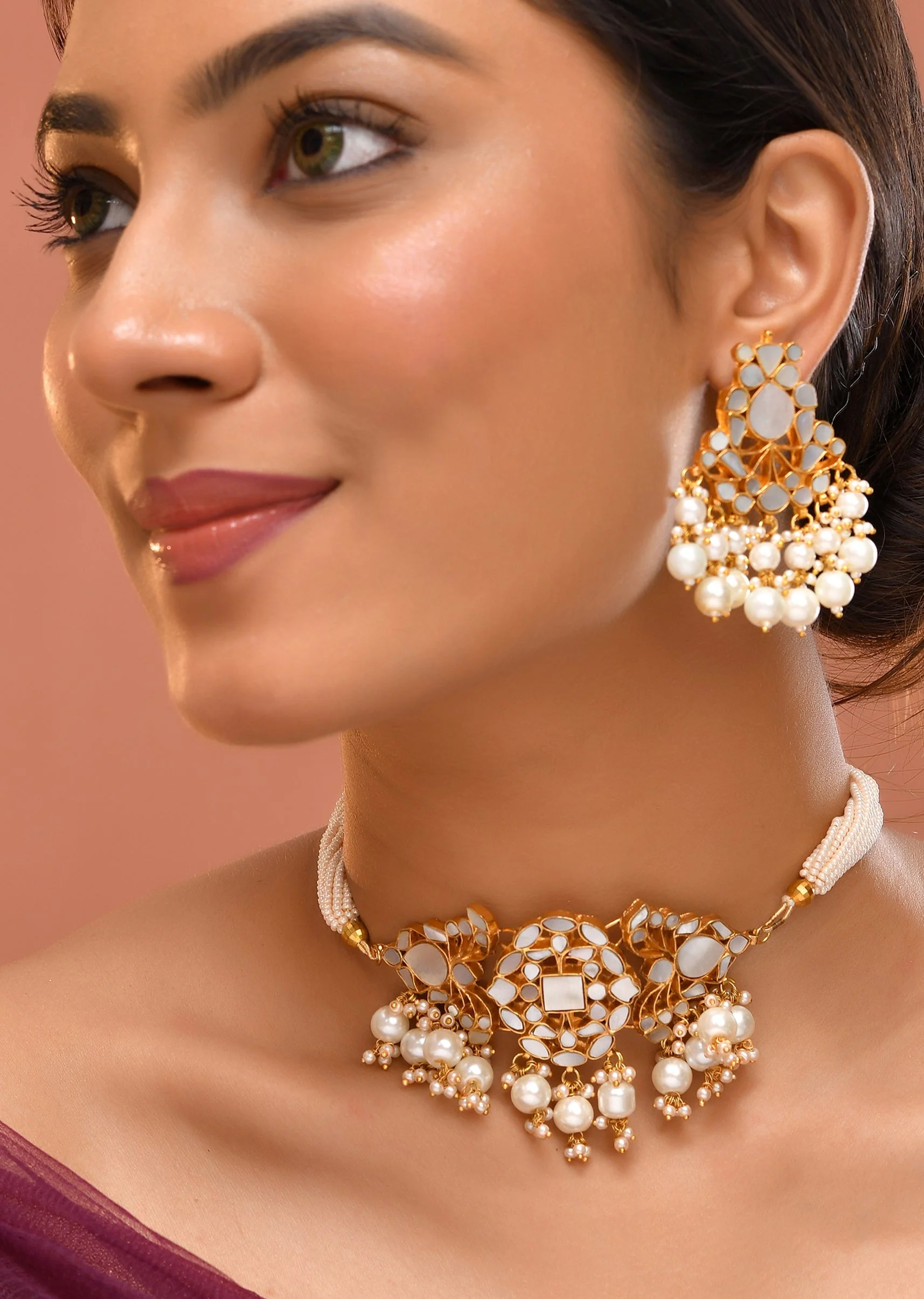 1026-off-white-kundan-pendant-necklace-and-earrings-set-1.webp Off White Kundan Pendant Necklace and Earrings Set