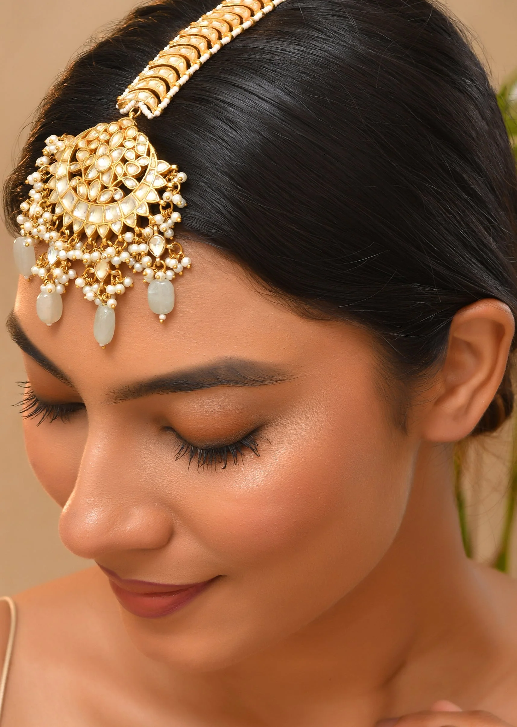1029-whte-and-gold-cluster-beads-chandbali-kundan-maangtikka-1.webp Whte and Gold Cluster Beads Chandbali Kundan Maangtikka