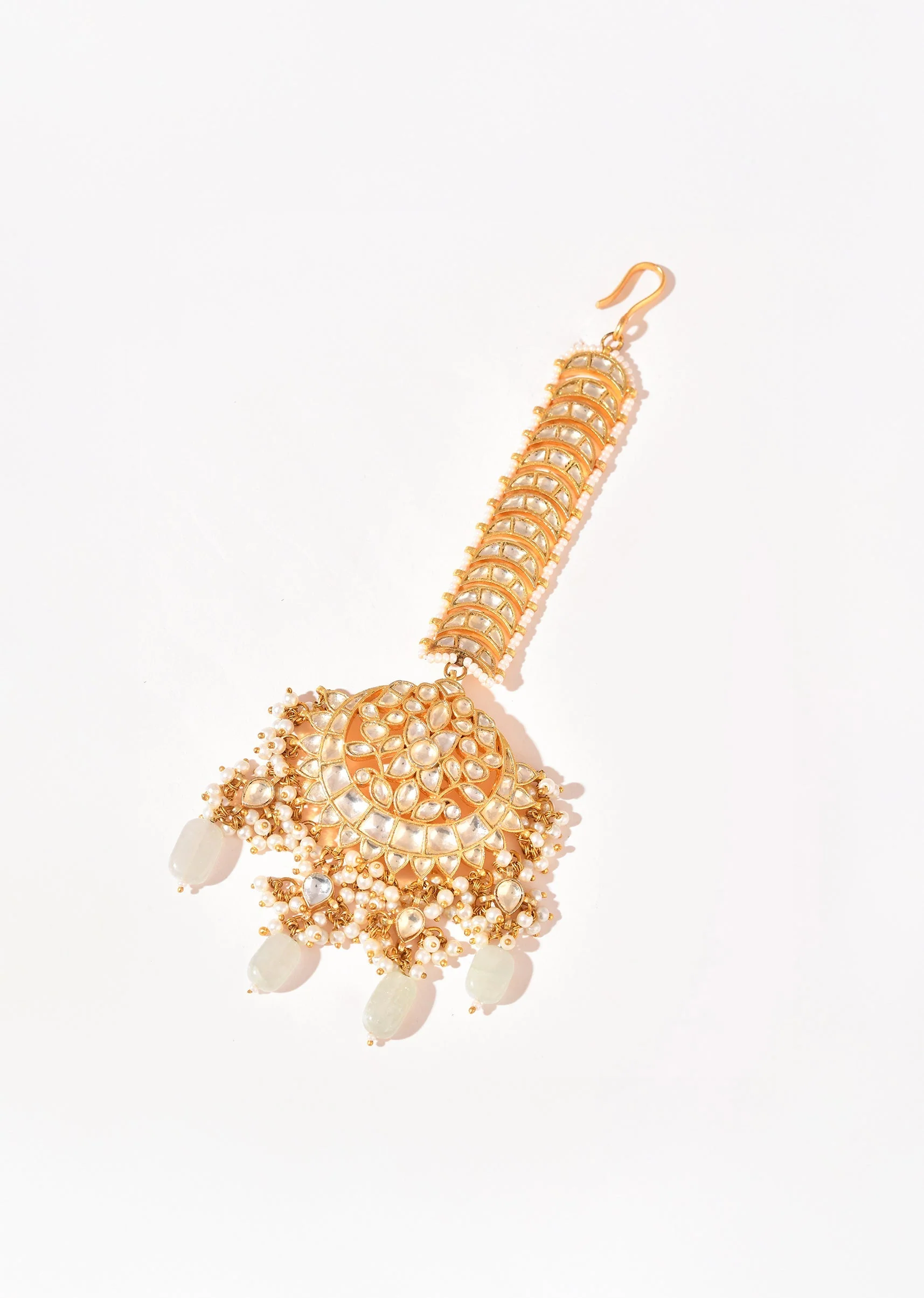 1029-whte-and-gold-cluster-beads-chandbali-kundan-maangtikka-2.webp Whte and Gold Cluster Beads Chandbali Kundan Maangtikka
