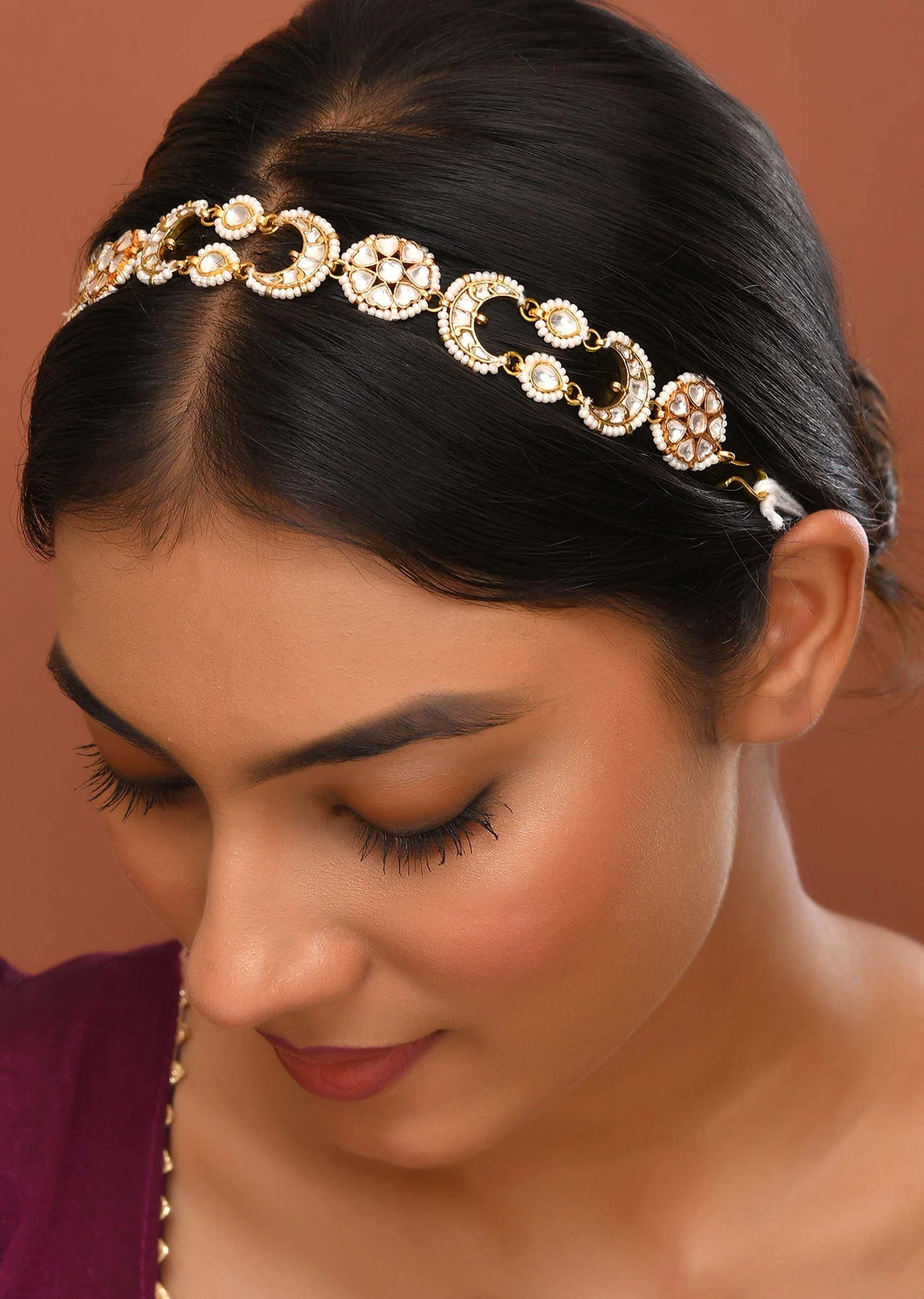 1036-white-and-gold-crescent-motif-kundan-mathapatti-1.webp White and Gold Crescent Motif Kundan Mathapatti
