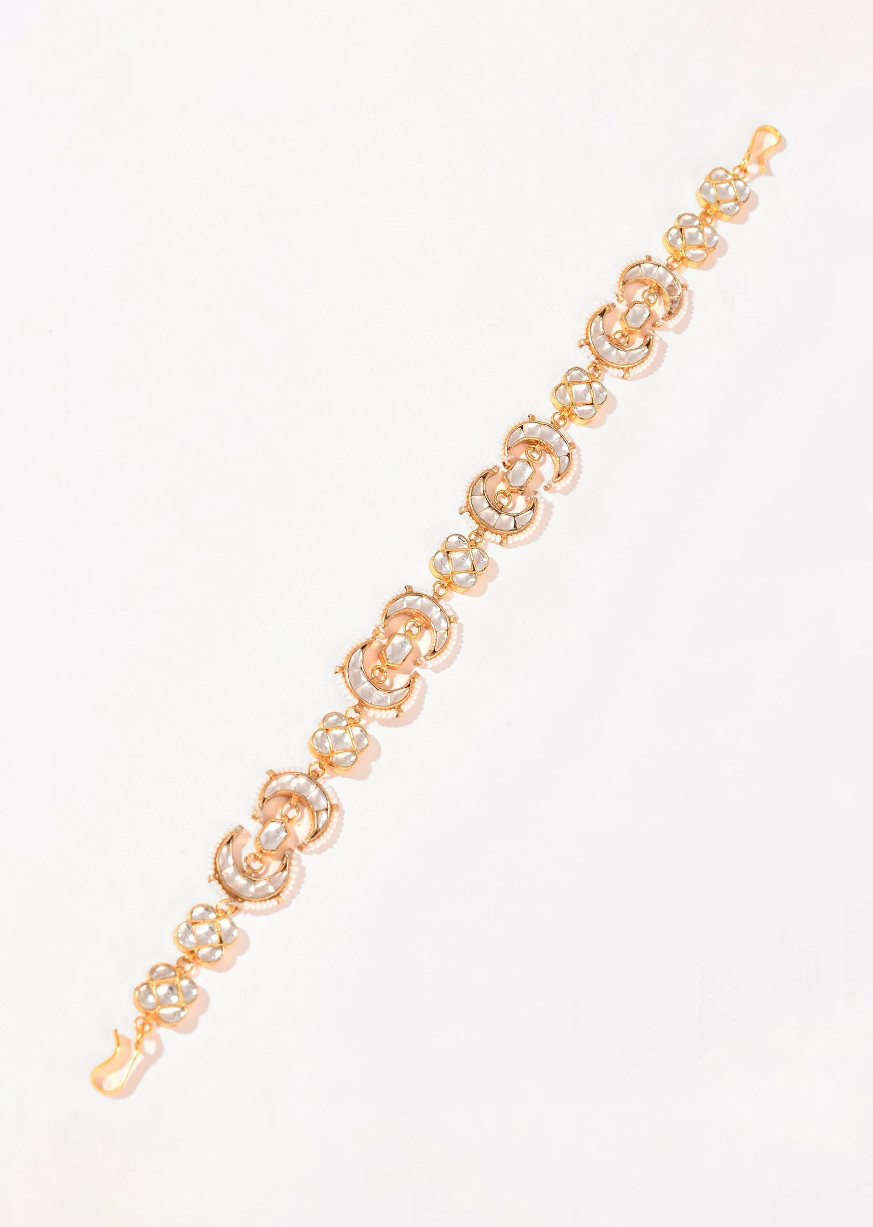 1036-white-and-gold-crescent-motif-kundan-mathapatti-2.webp White and Gold Crescent Motif Kundan Mathapatti