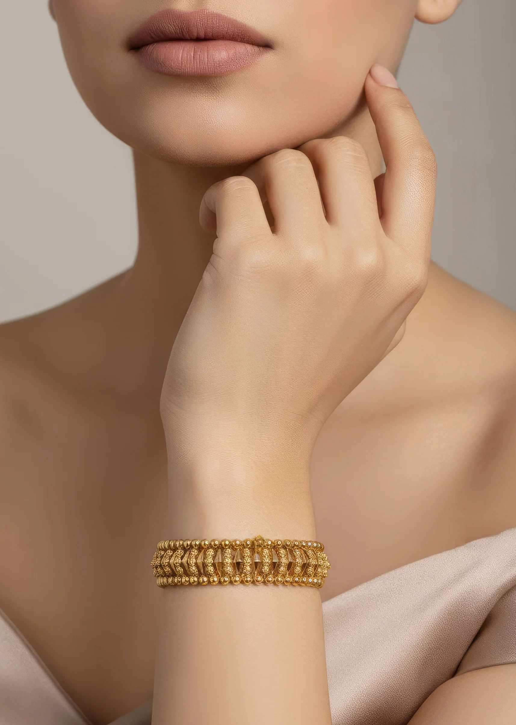 1066-gold-white-kundan-bangles-with-elegant-detail-1.webp Gold White Kundan Bangles With Elegant Detail