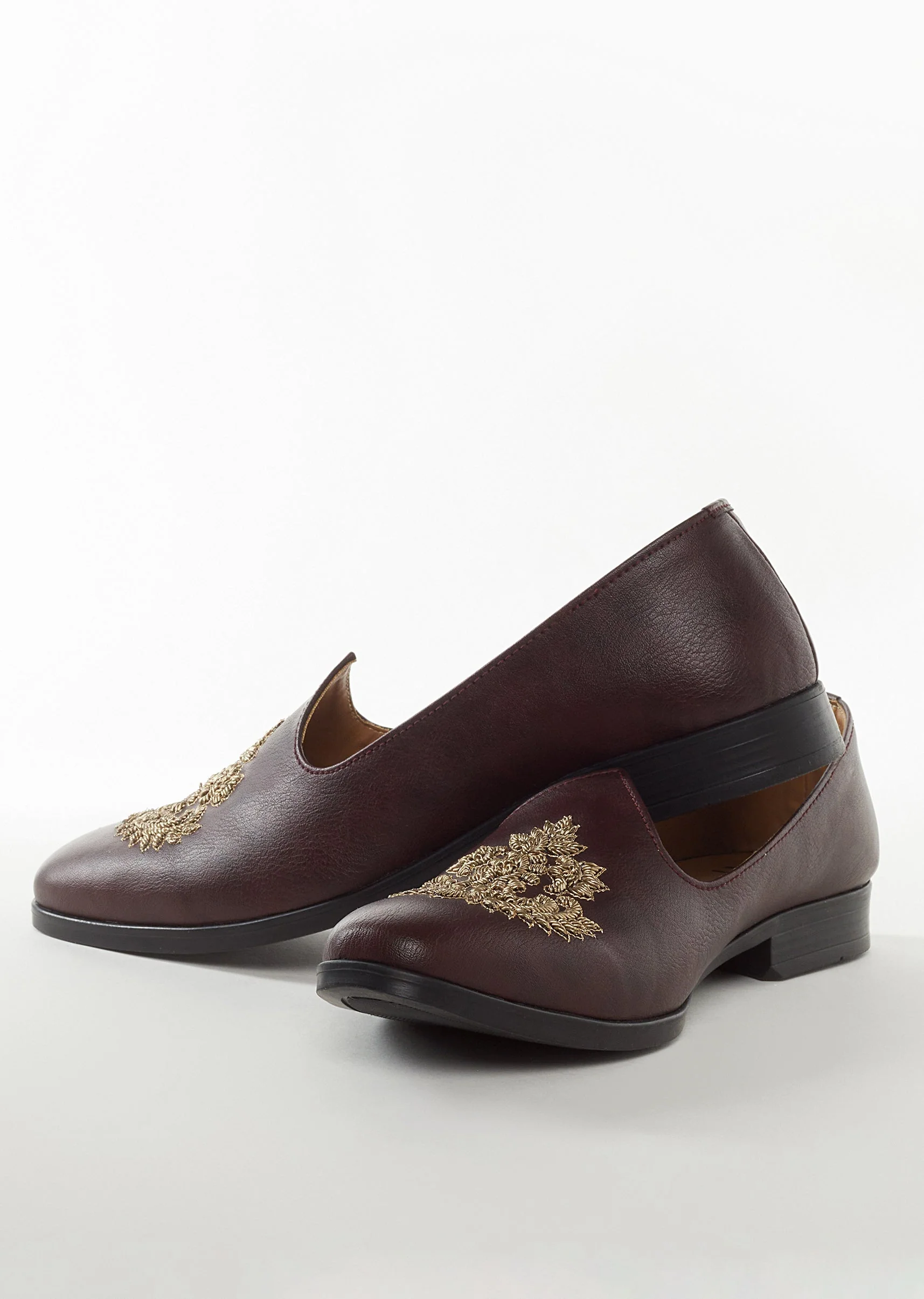 Brown Mens Footwear With Embroidery Detail Work