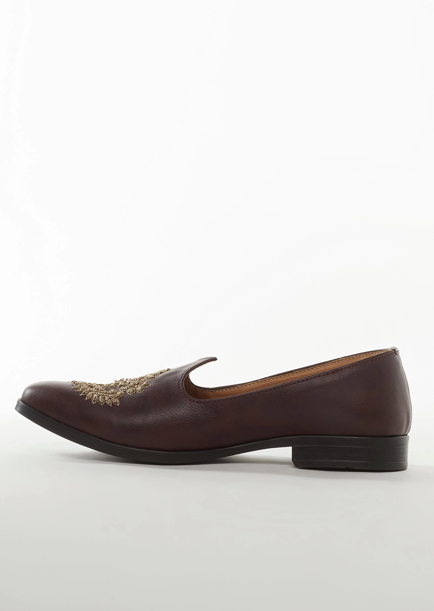 Brown Mens Footwear With Embroidery Detail Work