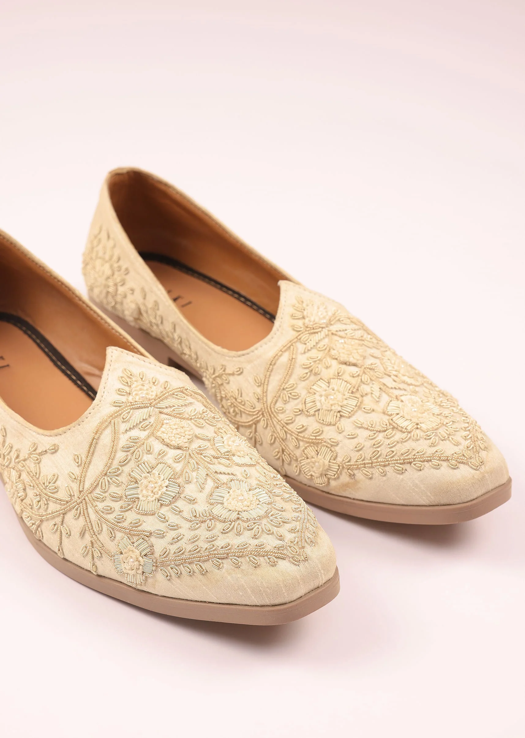 11131-off-white-raw-silk-zardozi-juttis-3.webp Off White Raw Silk Zardozi Juttis