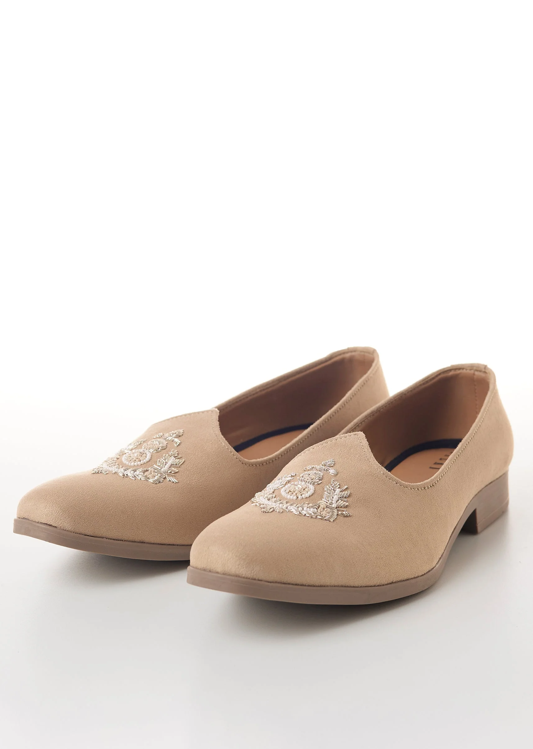 11141-us-7-us-7-variation-1.webp Beige Mens Footwear with Silver Thread Embroidery