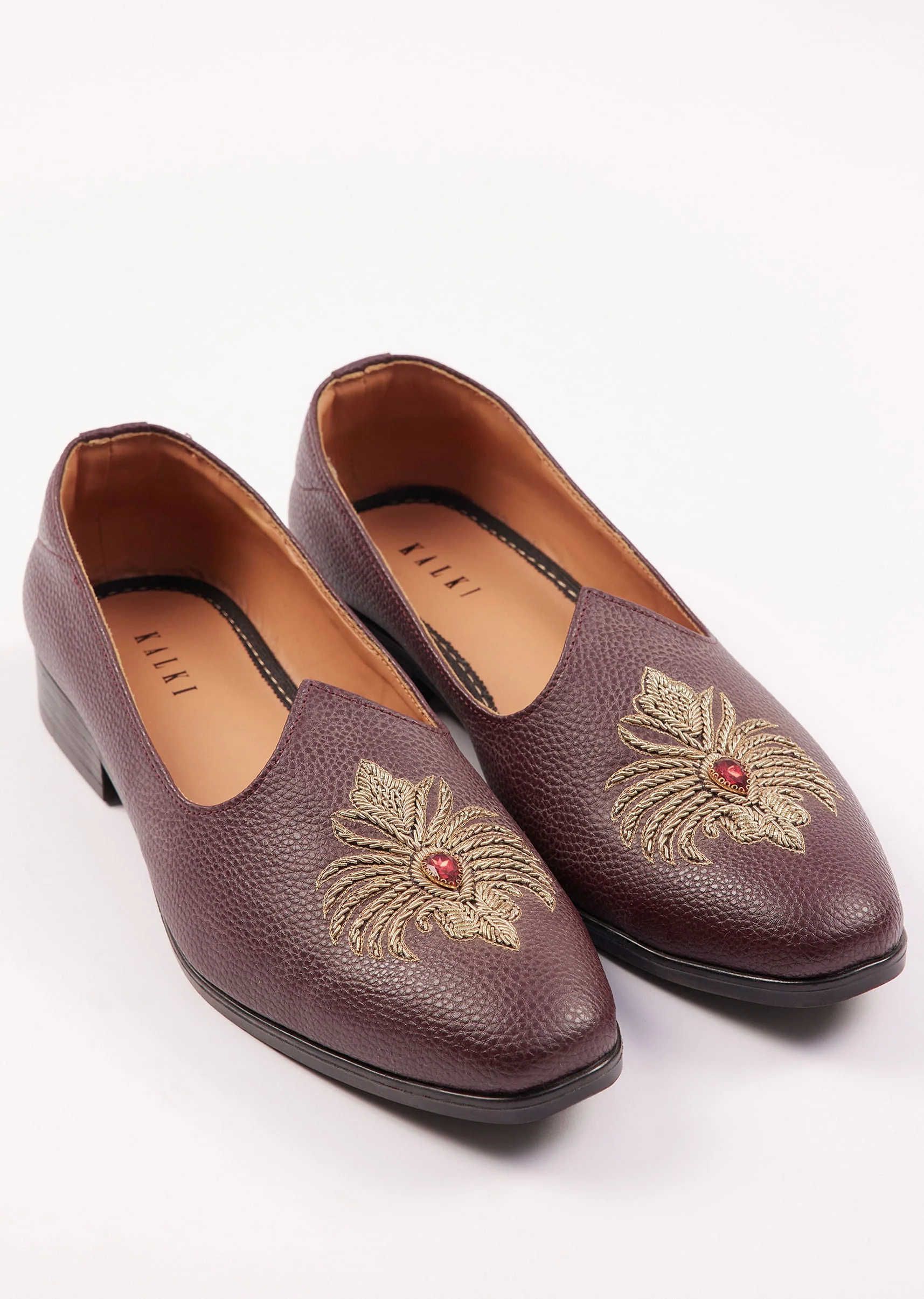 11167-wine-zardosi-work-juttis-1.webp Wine Zardosi Work Juttis