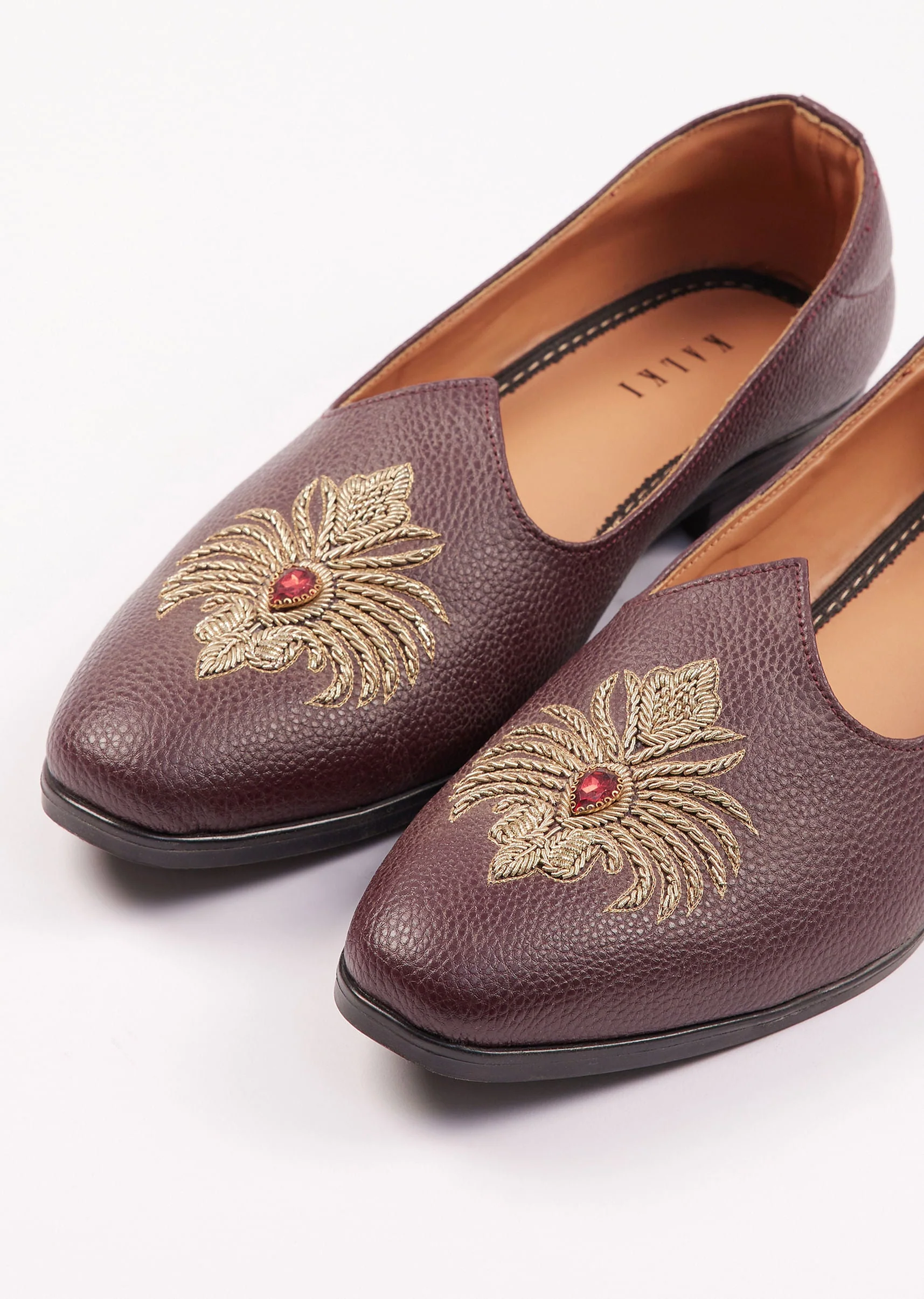 11167-wine-zardosi-work-juttis-3.webp Wine Zardosi Work Juttis