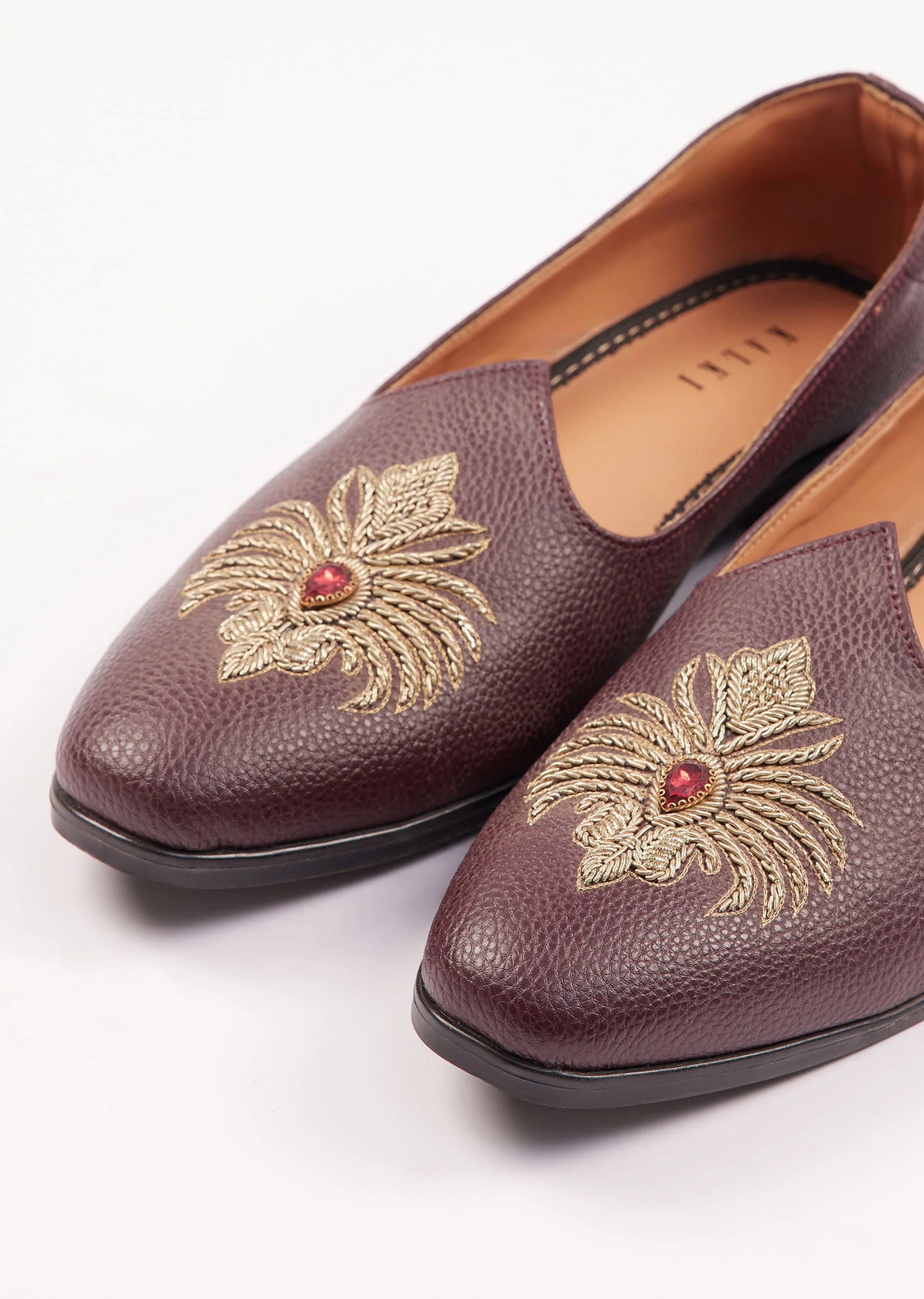 11167-wine-zardosi-work-juttis-4.webp Wine Zardosi Work Juttis