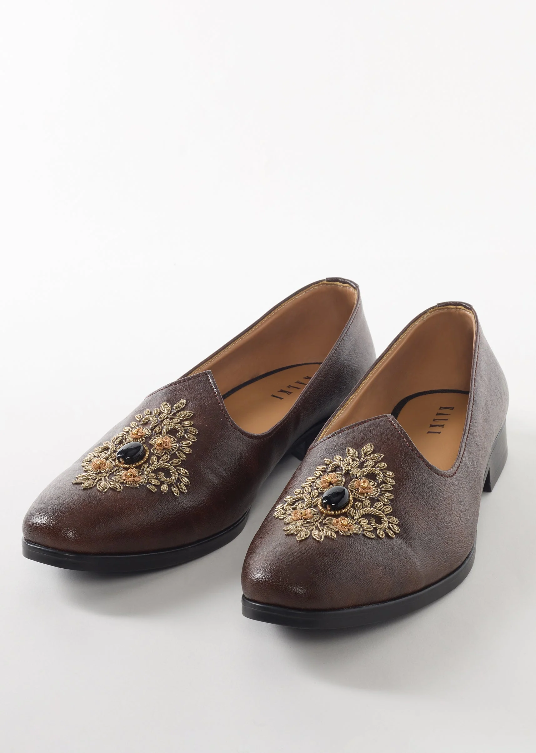 11284-brown-leather-ethnic-jutti-with-floral-embroidery-and-decorative-stone-for-men-1.webp Brown Leather Ethnic Jutti With Floral Embroidery And Decorative Stone For Men