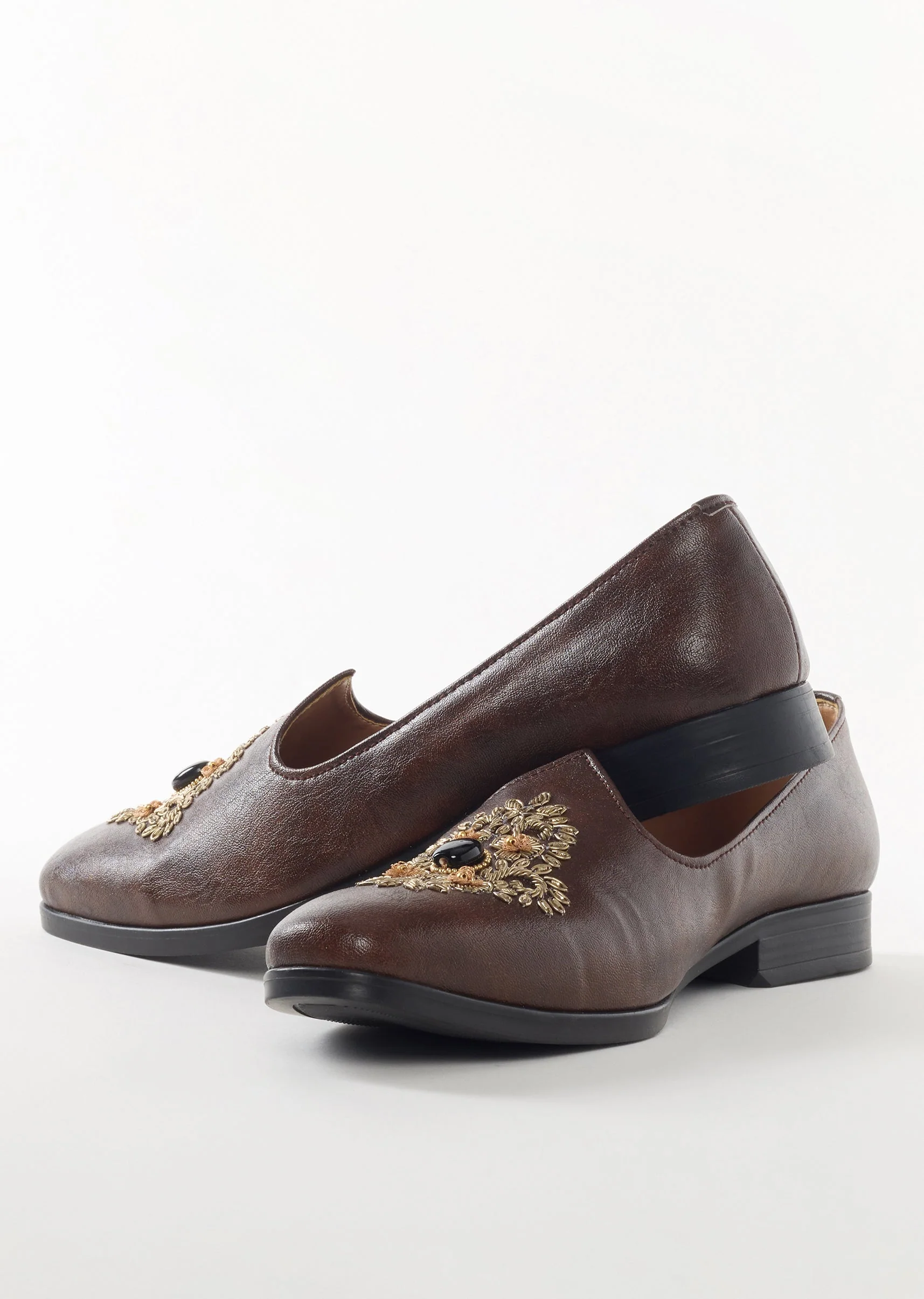 Brown Leather Ethnic Jutti With Floral Embroidery And Decorative Stone For Men