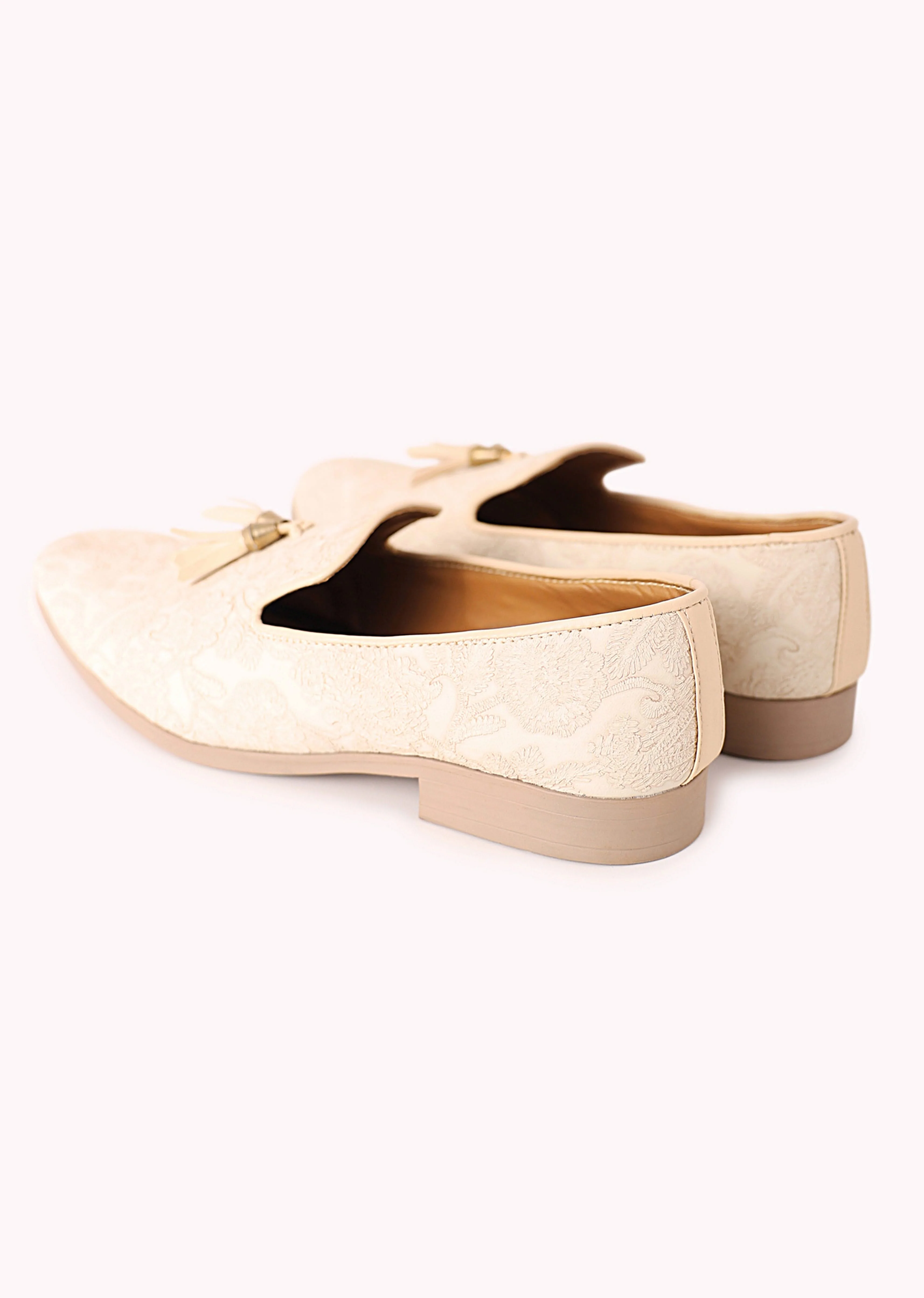 White Tassel Juttis
