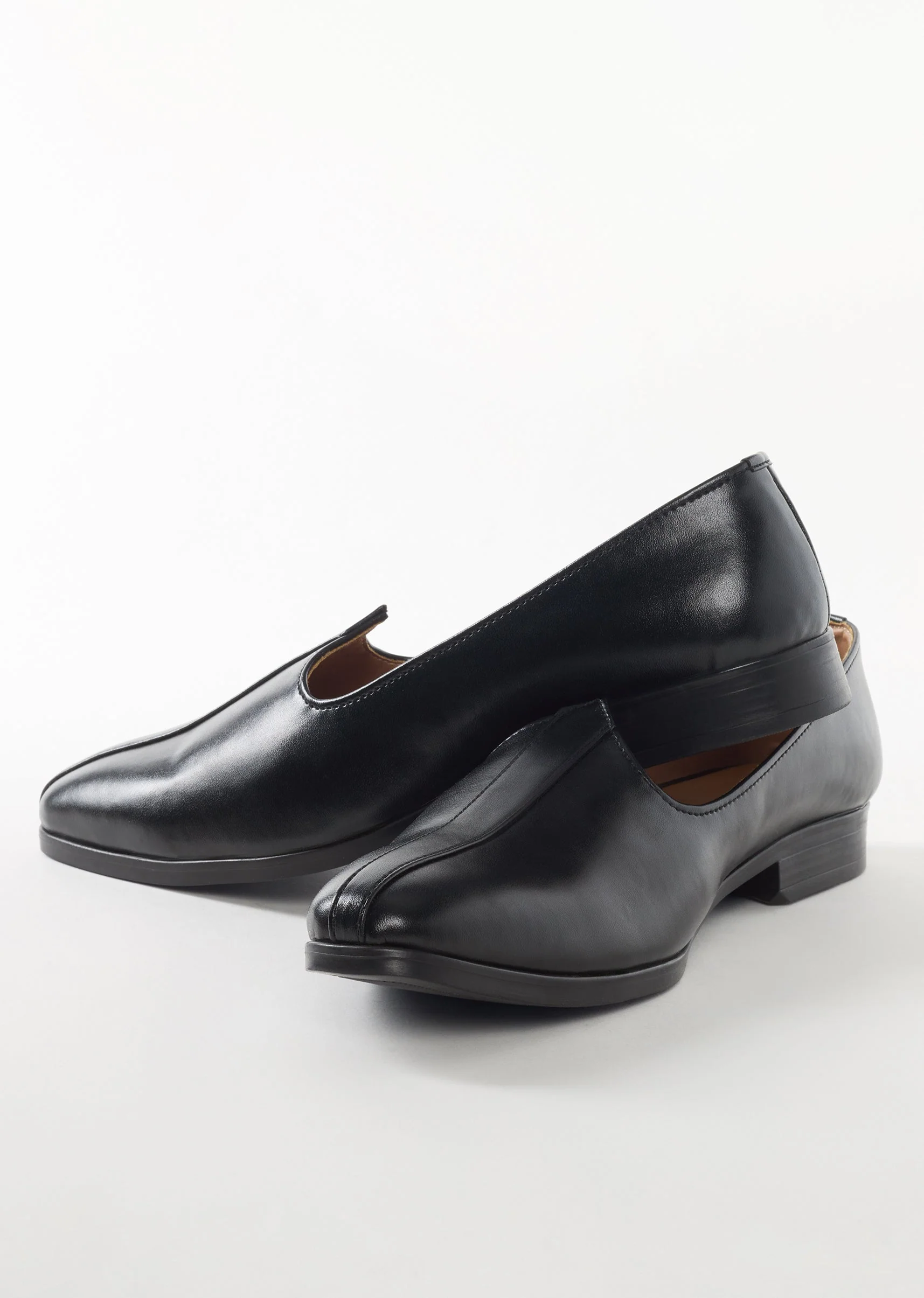 Black Ethnic Jutti With Minimal Design For Men