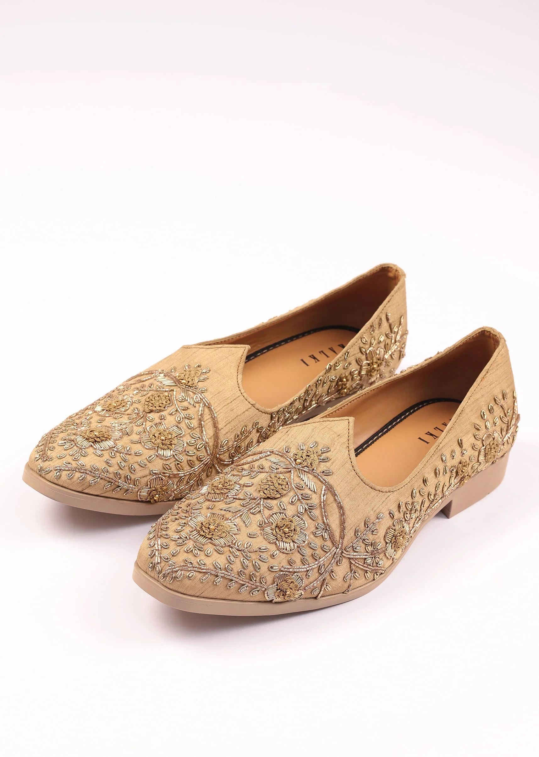 11397-gold-raw-silk-zardozi-embroidered-juttis-1.webp Gold Raw Silk Zardozi Embroidered Juttis