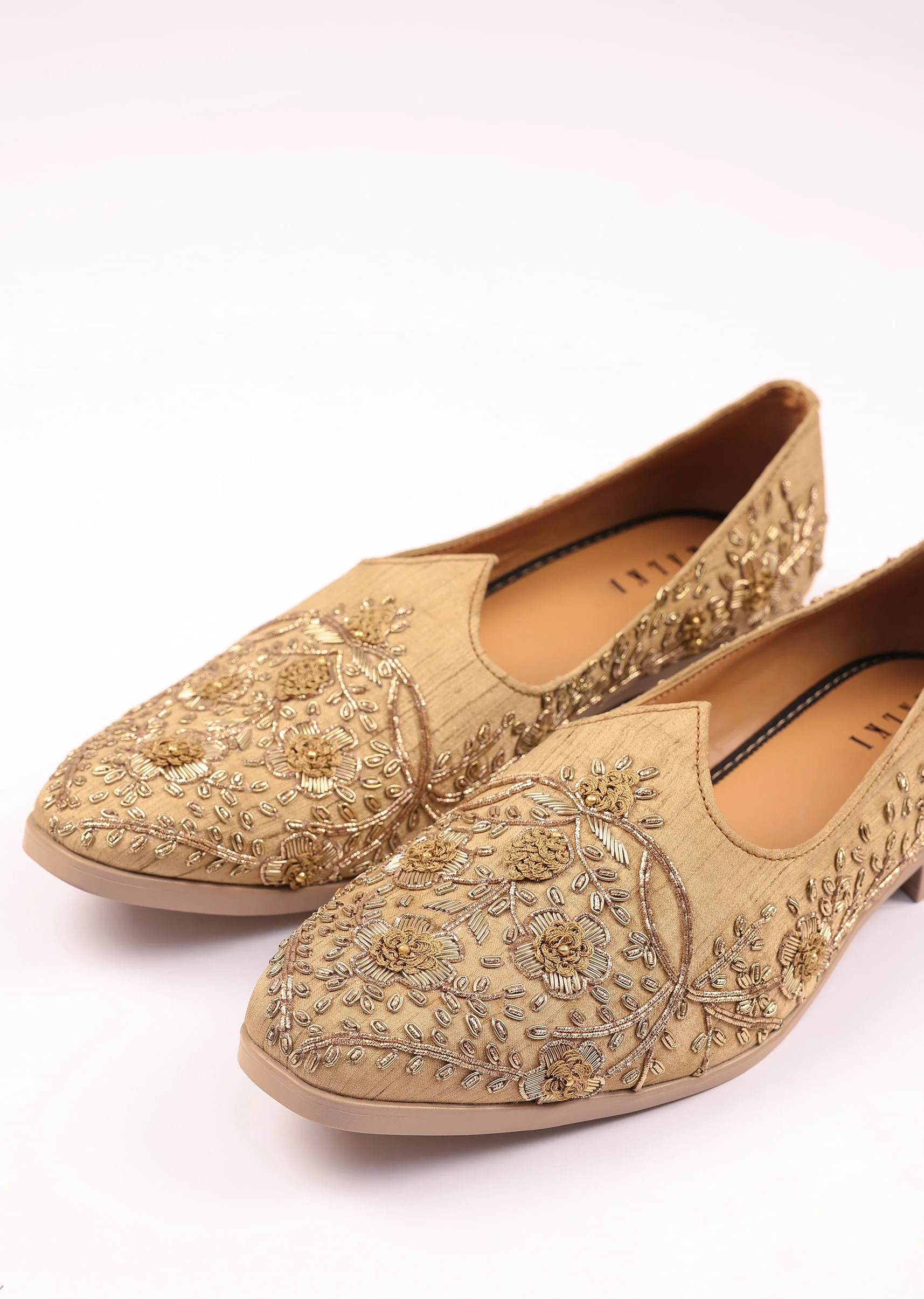 11397-gold-raw-silk-zardozi-embroidered-juttis-2.webp Gold Raw Silk Zardozi Embroidered Juttis