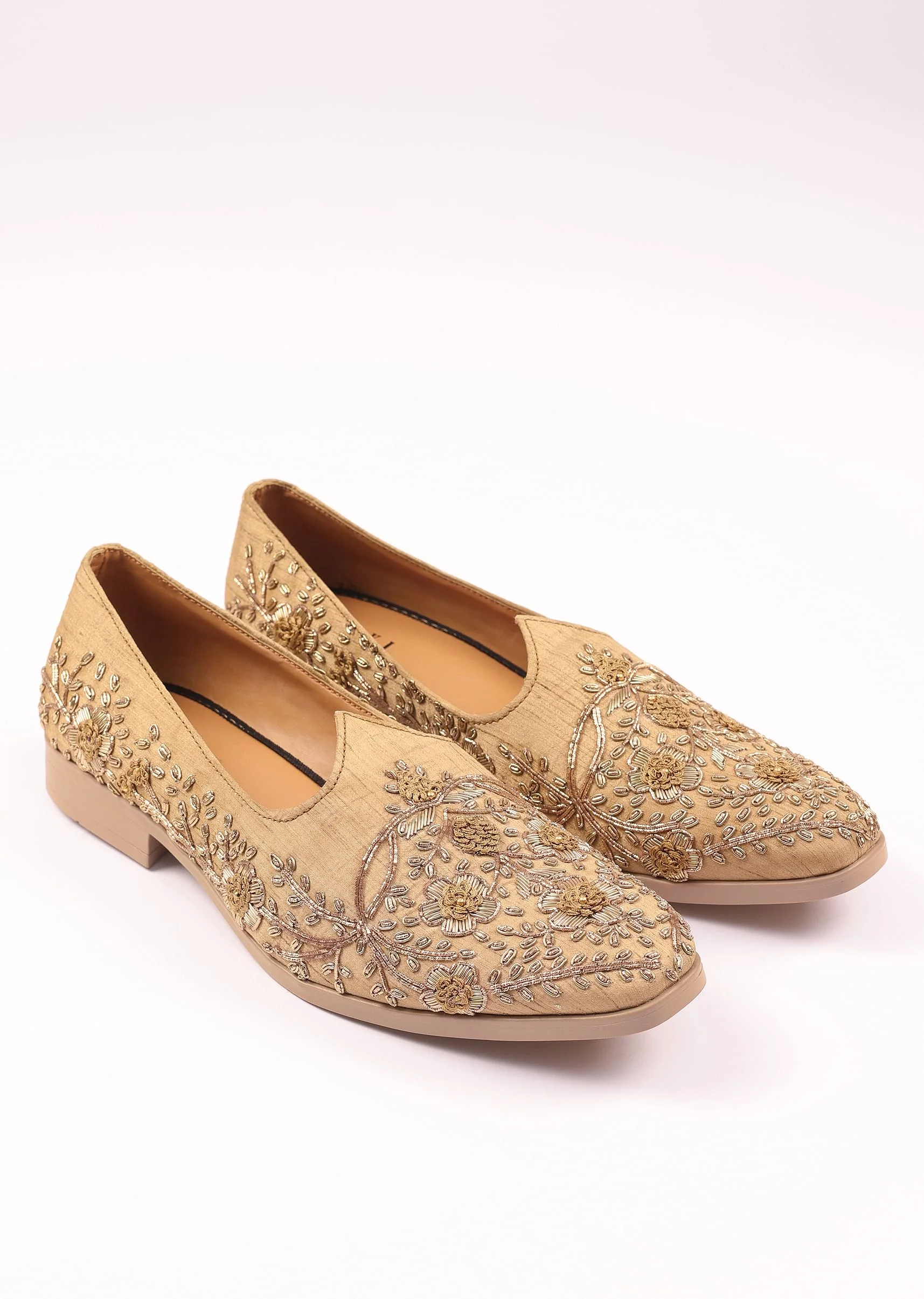 11397-gold-raw-silk-zardozi-embroidered-juttis-3.webp Gold Raw Silk Zardozi Embroidered Juttis