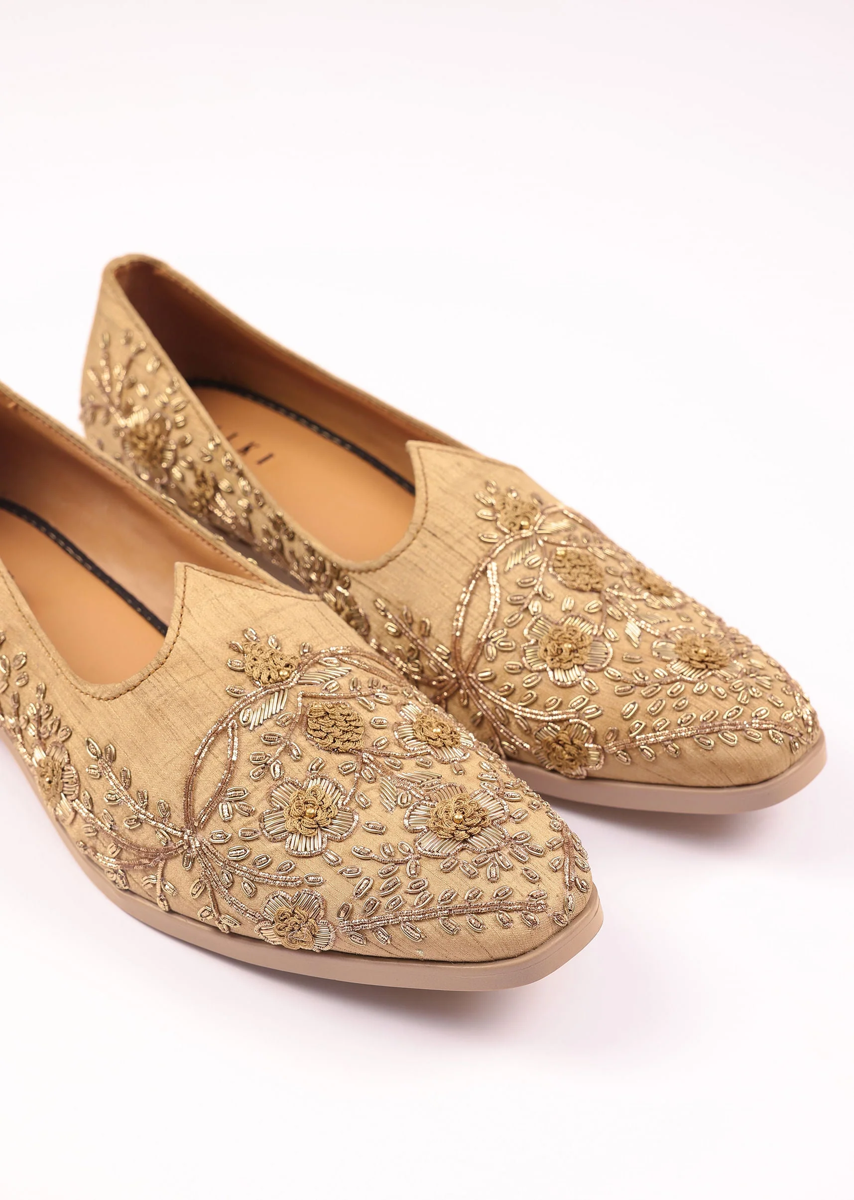 11397-gold-raw-silk-zardozi-embroidered-juttis-4.webp Gold Raw Silk Zardozi Embroidered Juttis