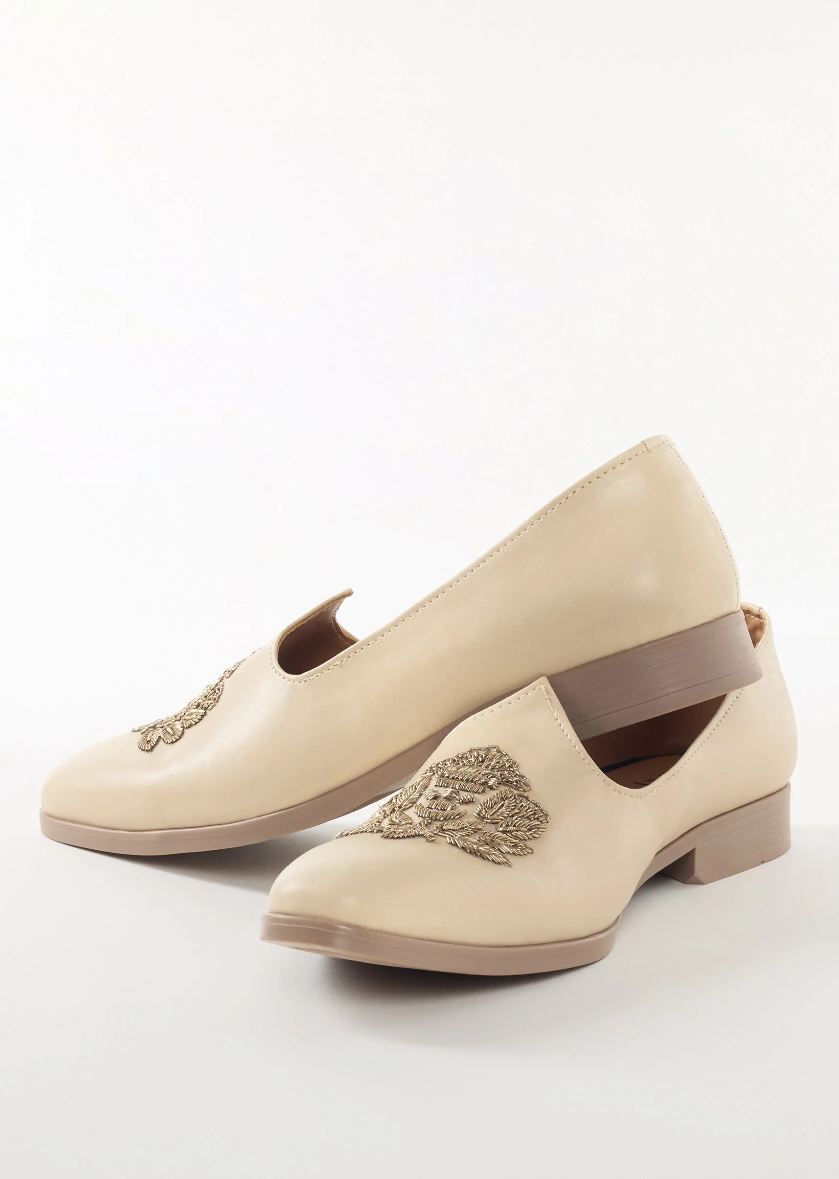 Beige Floral Embroidered Ethnic Jutti For Men