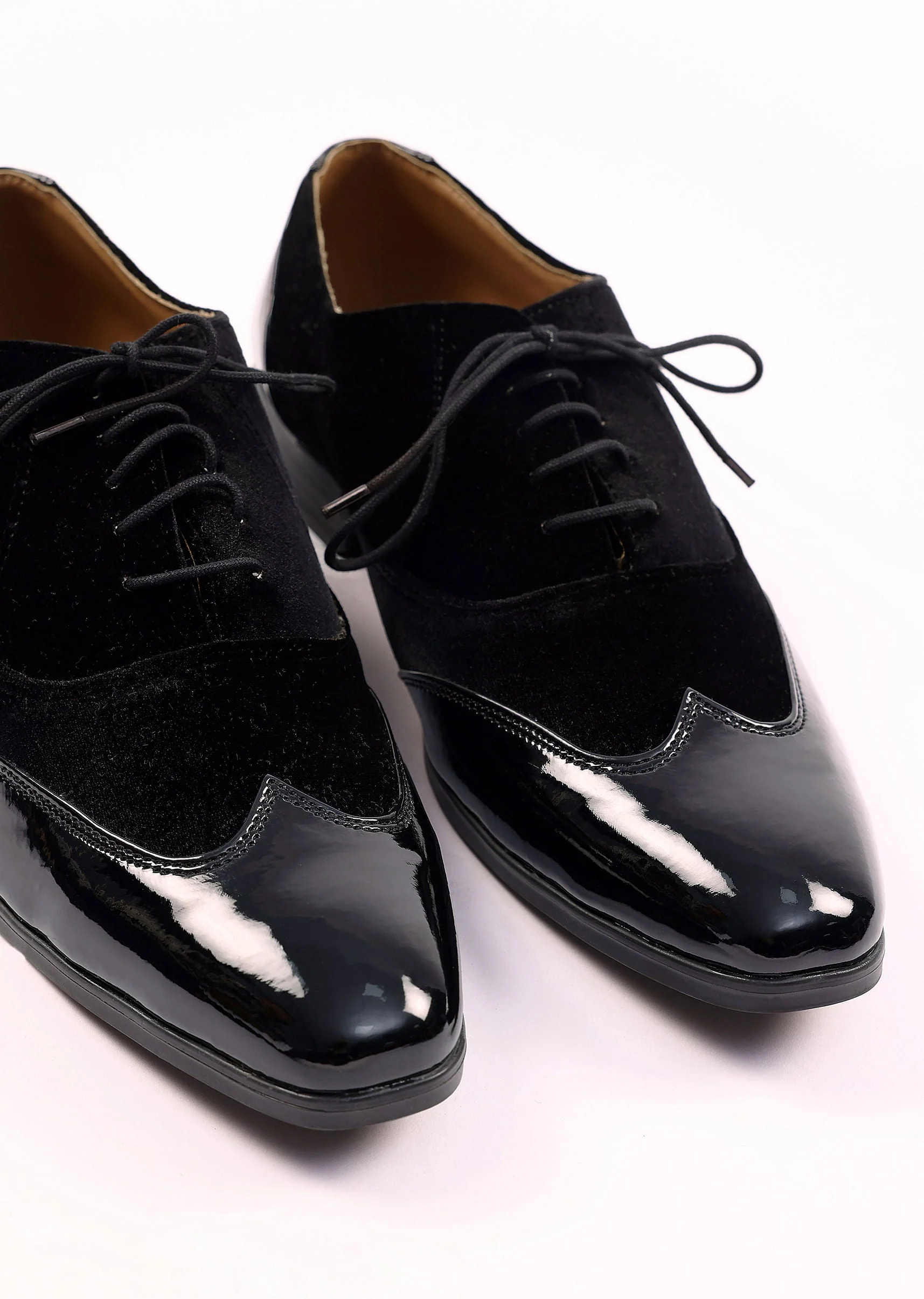 Black Velvet Jutti