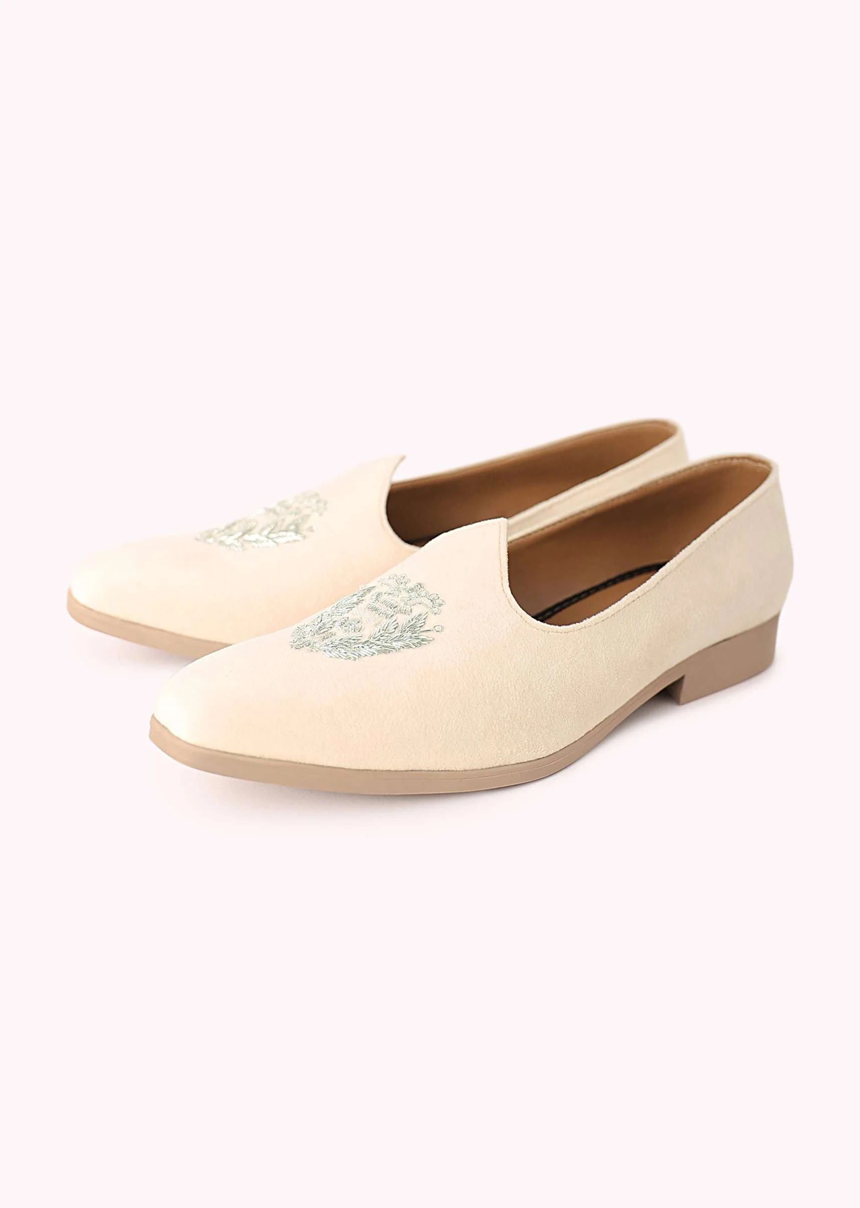 11586-white-velvet-juttis-1.webp White Velvet Juttis