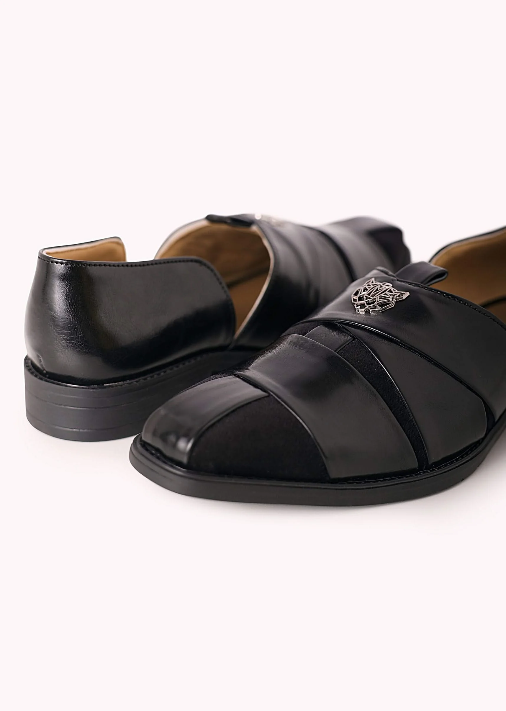 Black Juttis with Textured Detail