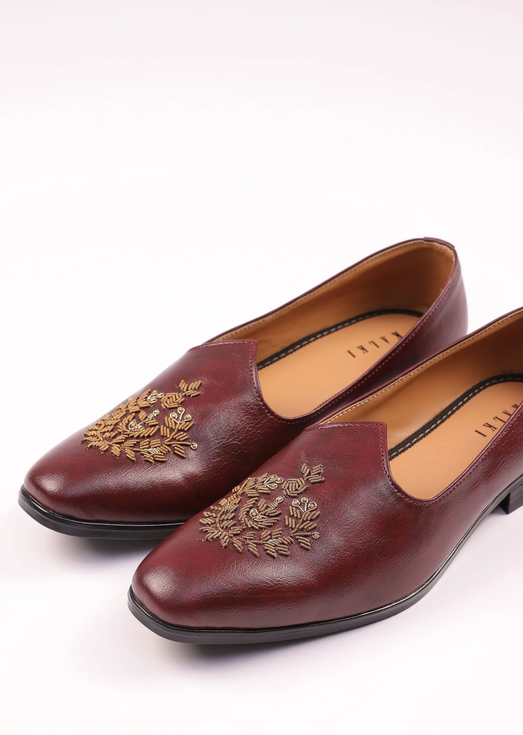 11650-us-7-us-7-variation-2.webp Wine Vegan Leather Jutti With Zardosi Work