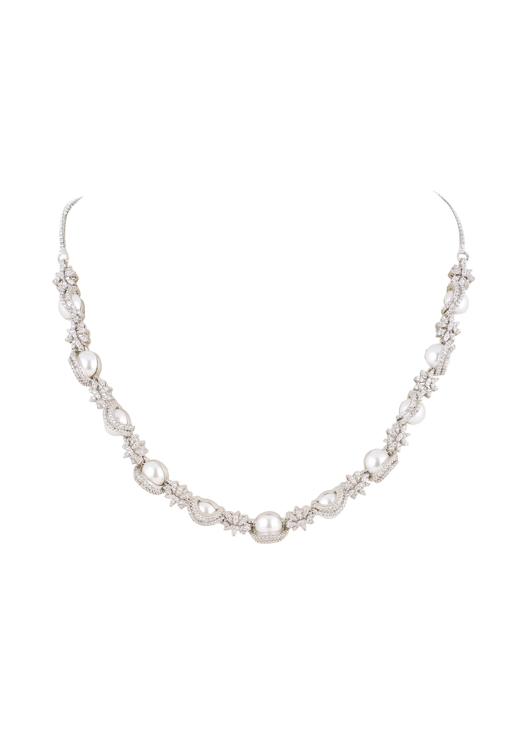 1166-white-silver-necklace-set-with-diamond-detail-4.webp White Silver Necklace Set With Diamond Detail