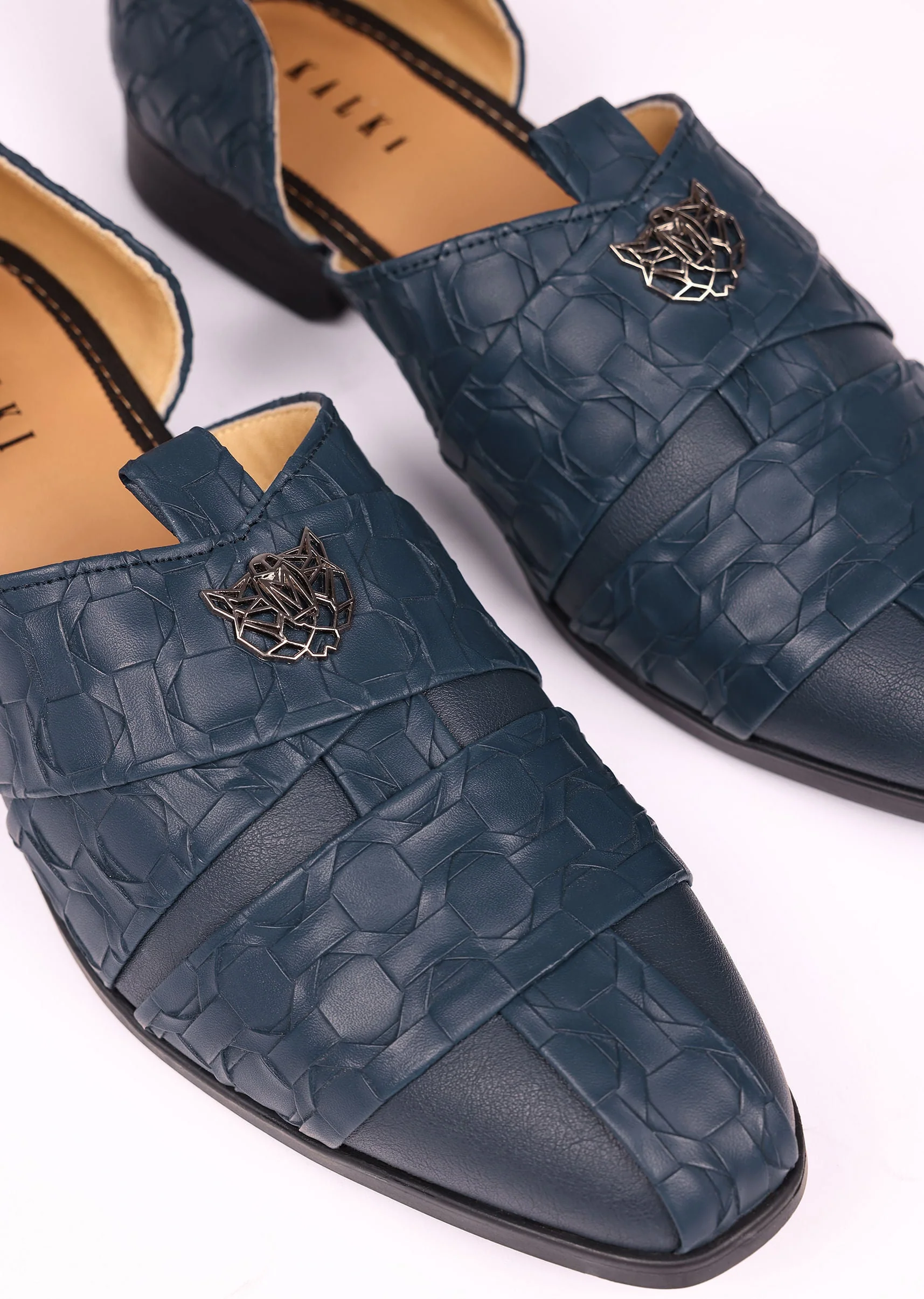 11703-navy-blue-vegan-leather-jutti-with-criss-cross-pattern-1.webp Navy Blue Vegan Leather Jutti With Criss Cross Pattern