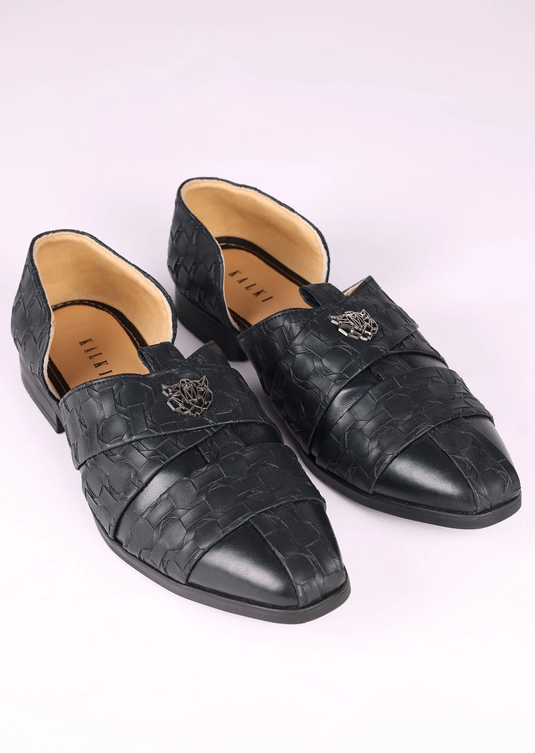 11721-black-vegan-leather-jutti-with-criss-cross-design-1.webp Black Vegan Leather Jutti With Criss Cross Design