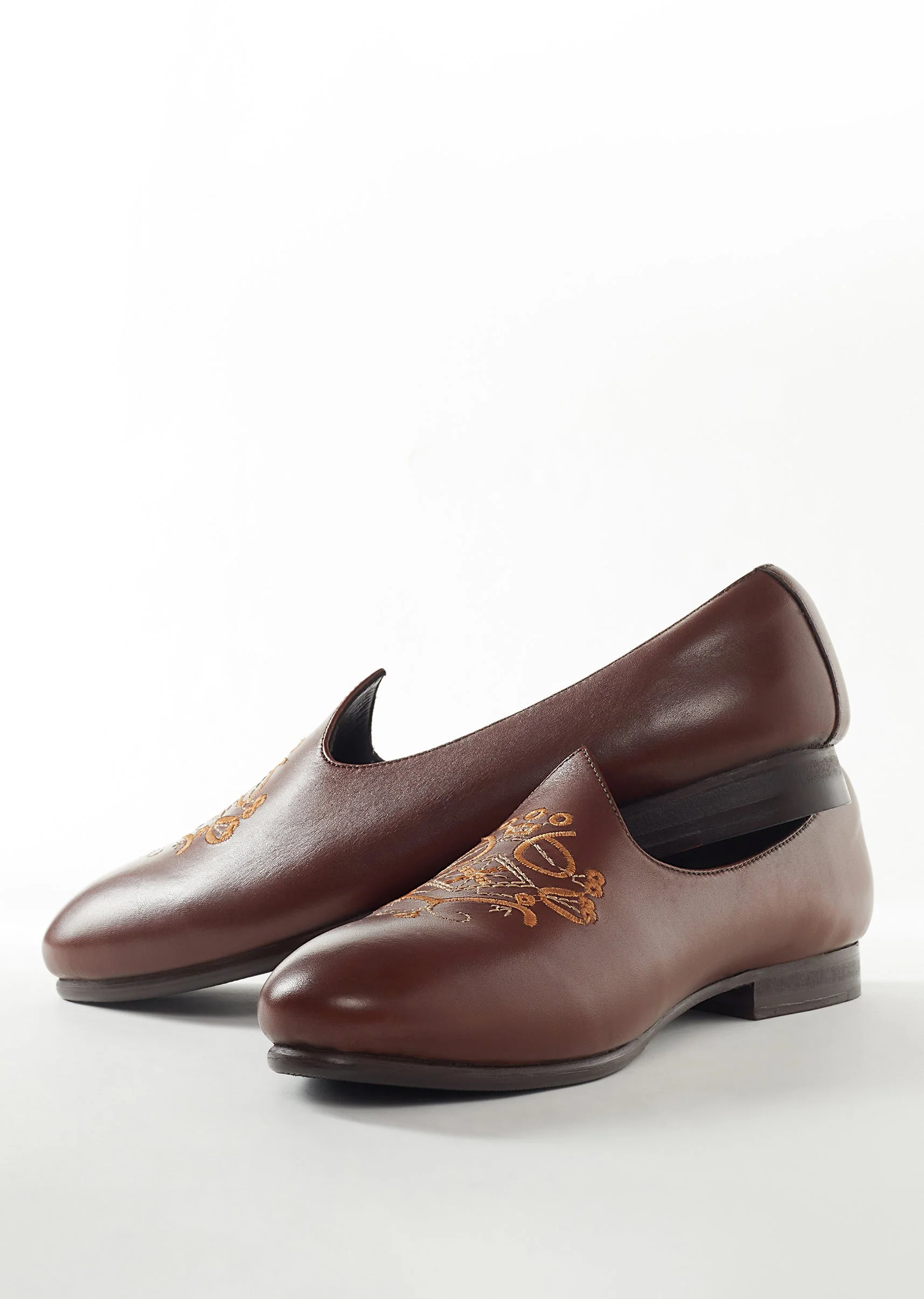 Brown Mens Footwear With Embroidery Work