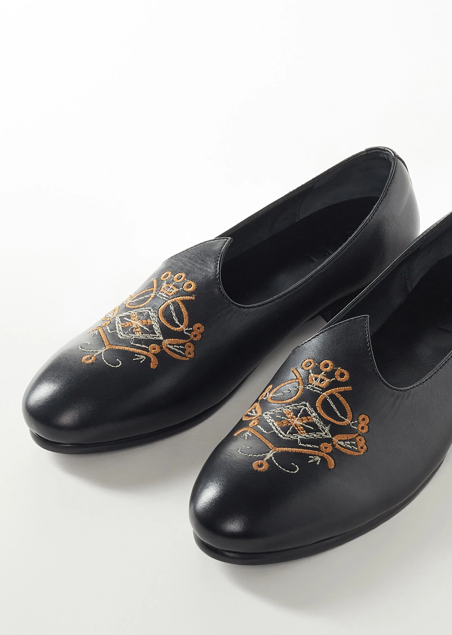 Black Mens Footwear With Embroidery Detail Work
