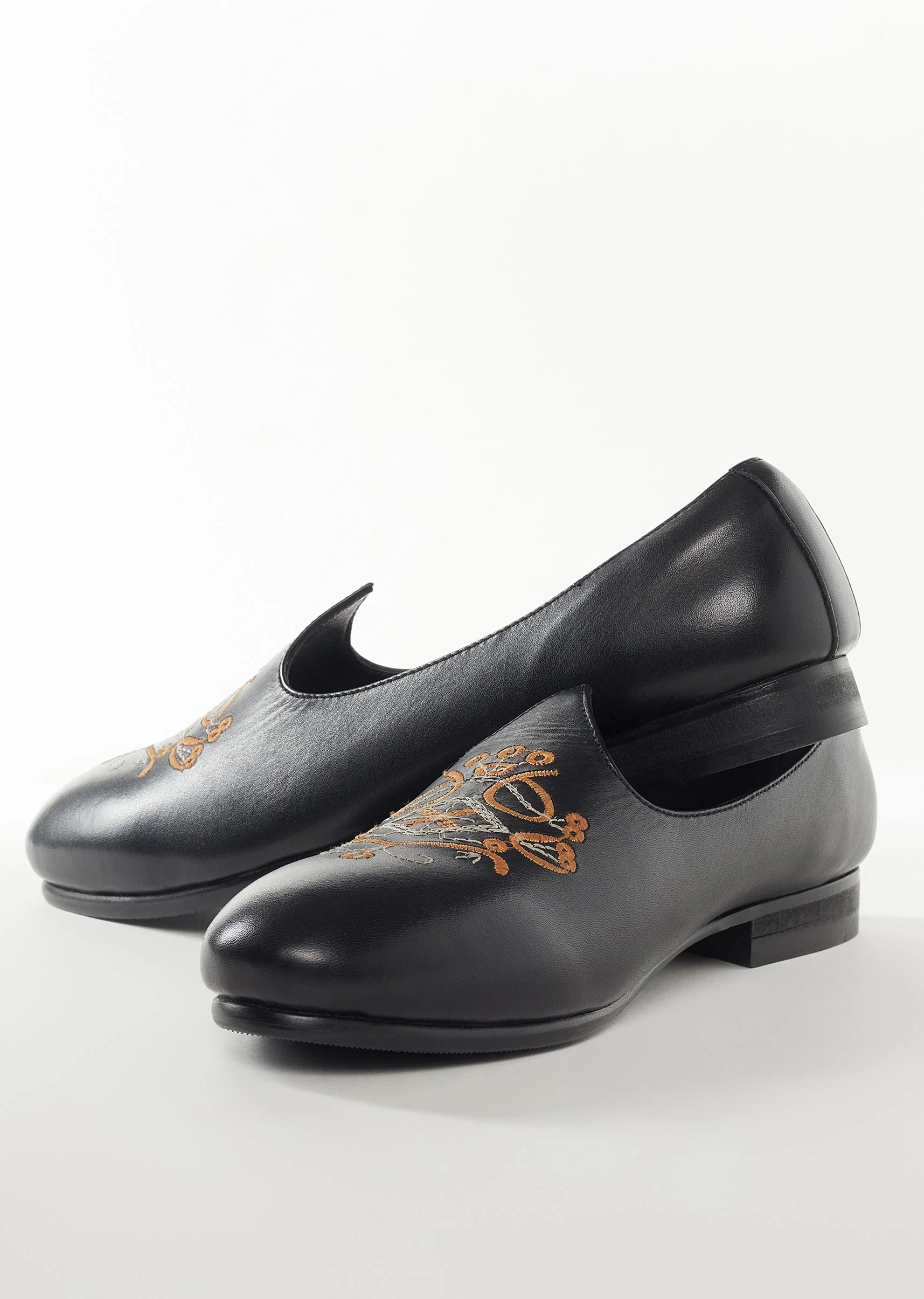 Black Mens Footwear With Embroidery Detail Work