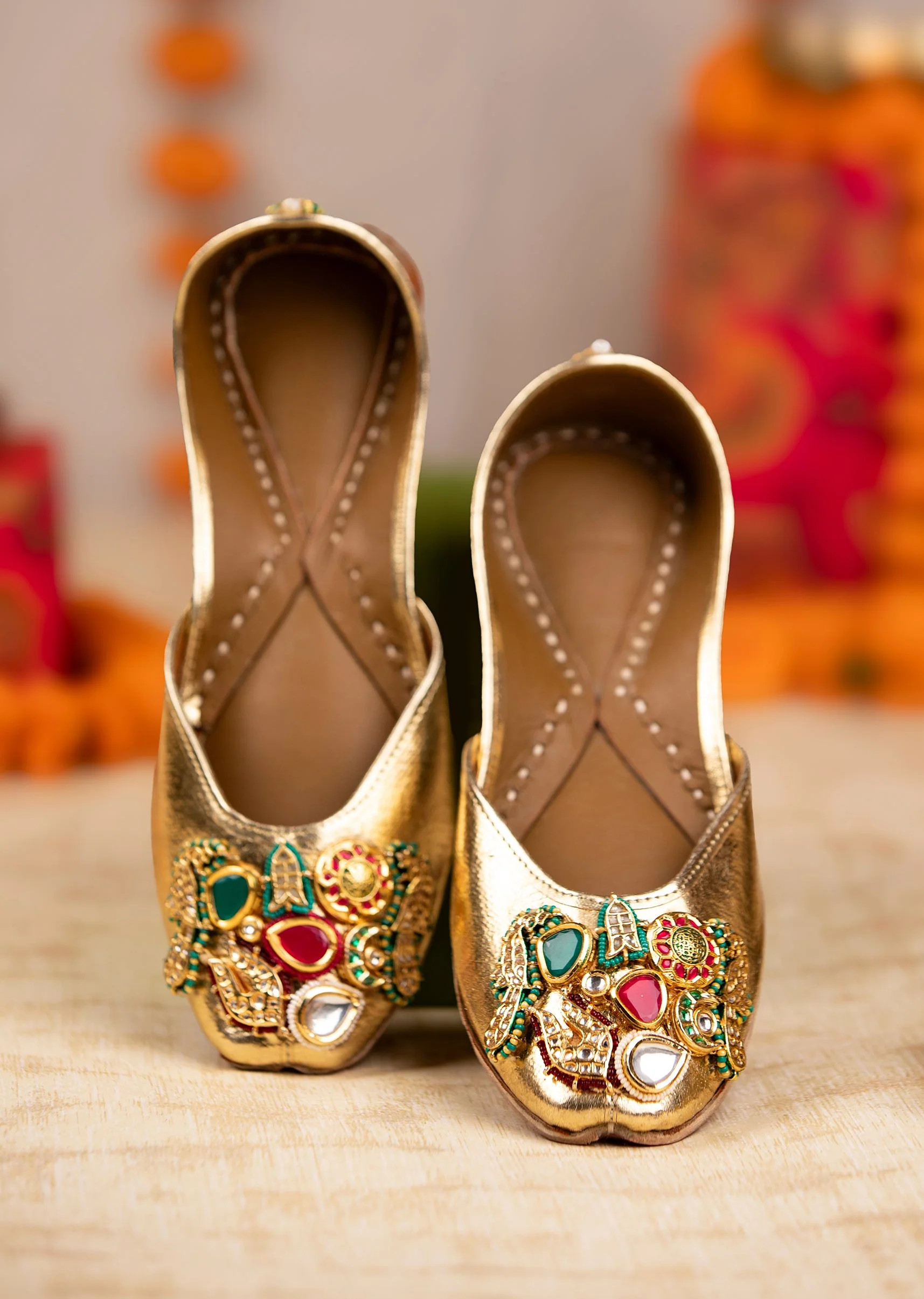 11863-gold-sequin-and-kundan-embellished-juttis-1.webp Gold Sequin and Kundan Embellished Juttis