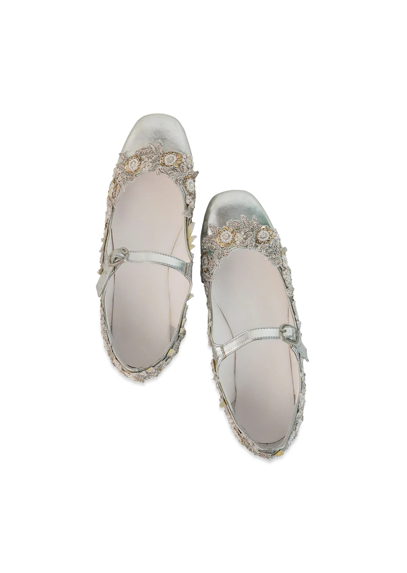 Silver Hand Embroidered Pearl Floral Juttis