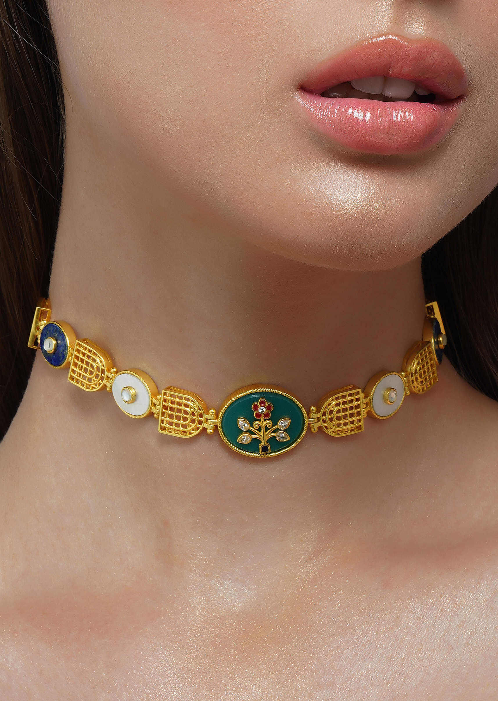 12219-gold-green-traditional-choker-necklace-with-zircon-embellishments-1.jpg Gold Green Traditional Choker Necklace With Zircon Embellishments