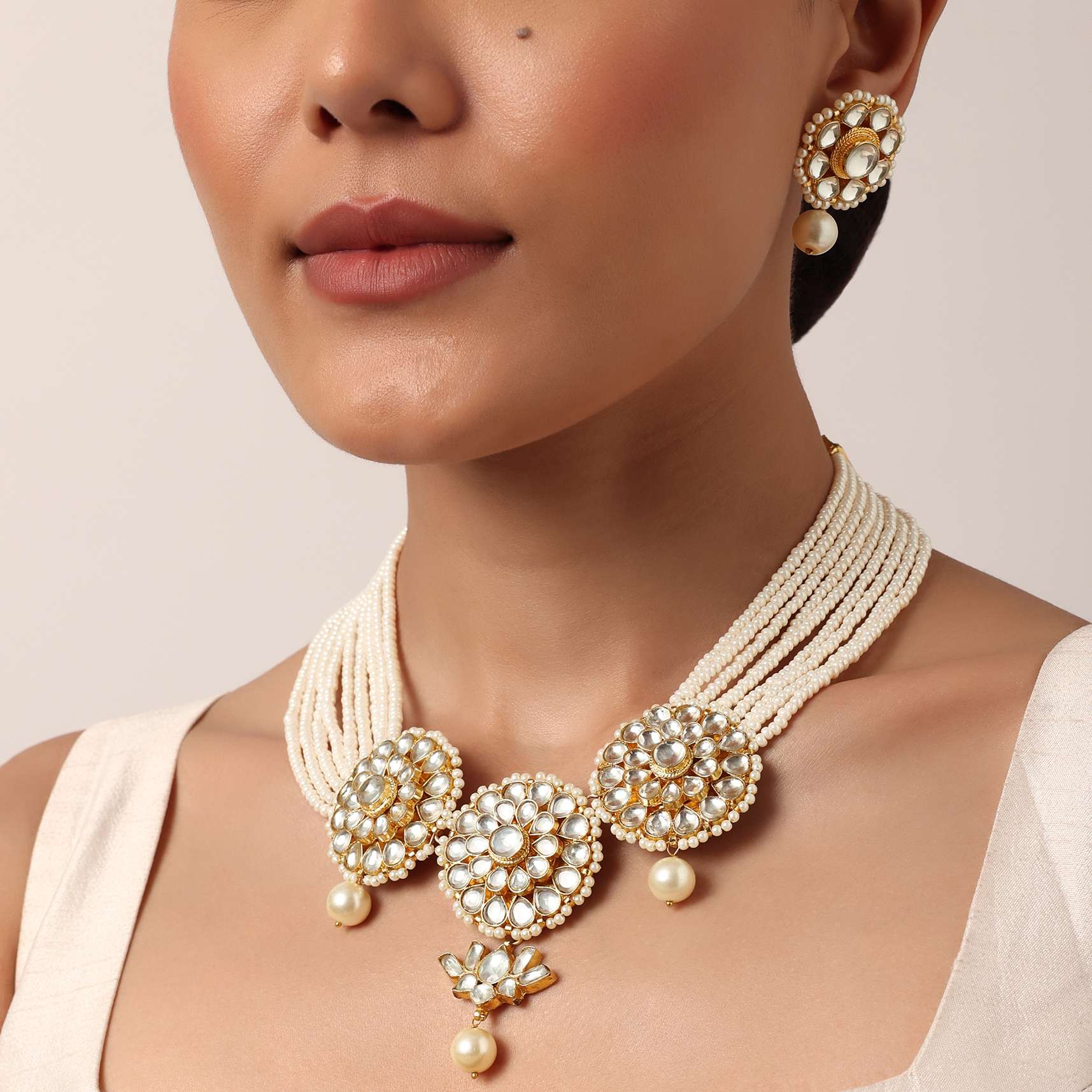 12220-white-necklace-set-with-floral-motif-pendants-5.jpg White Necklace Set With Floral Motif Pendants