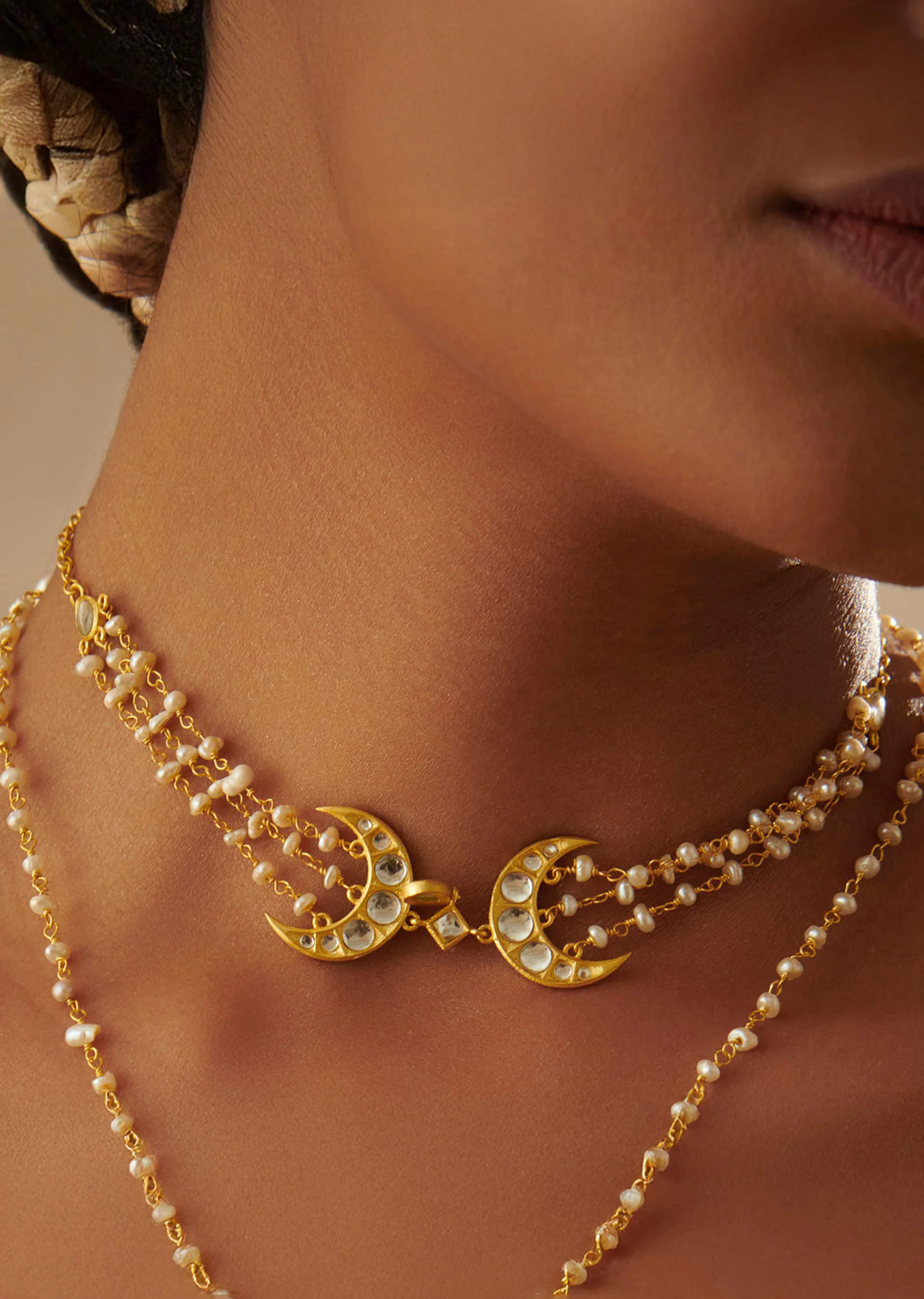 12226-gold-choker-necklace-with-crescent-motifs-and-pearl-detailing-1.webp Gold Choker Necklace With Crescent Motifs And Pearl Detailing