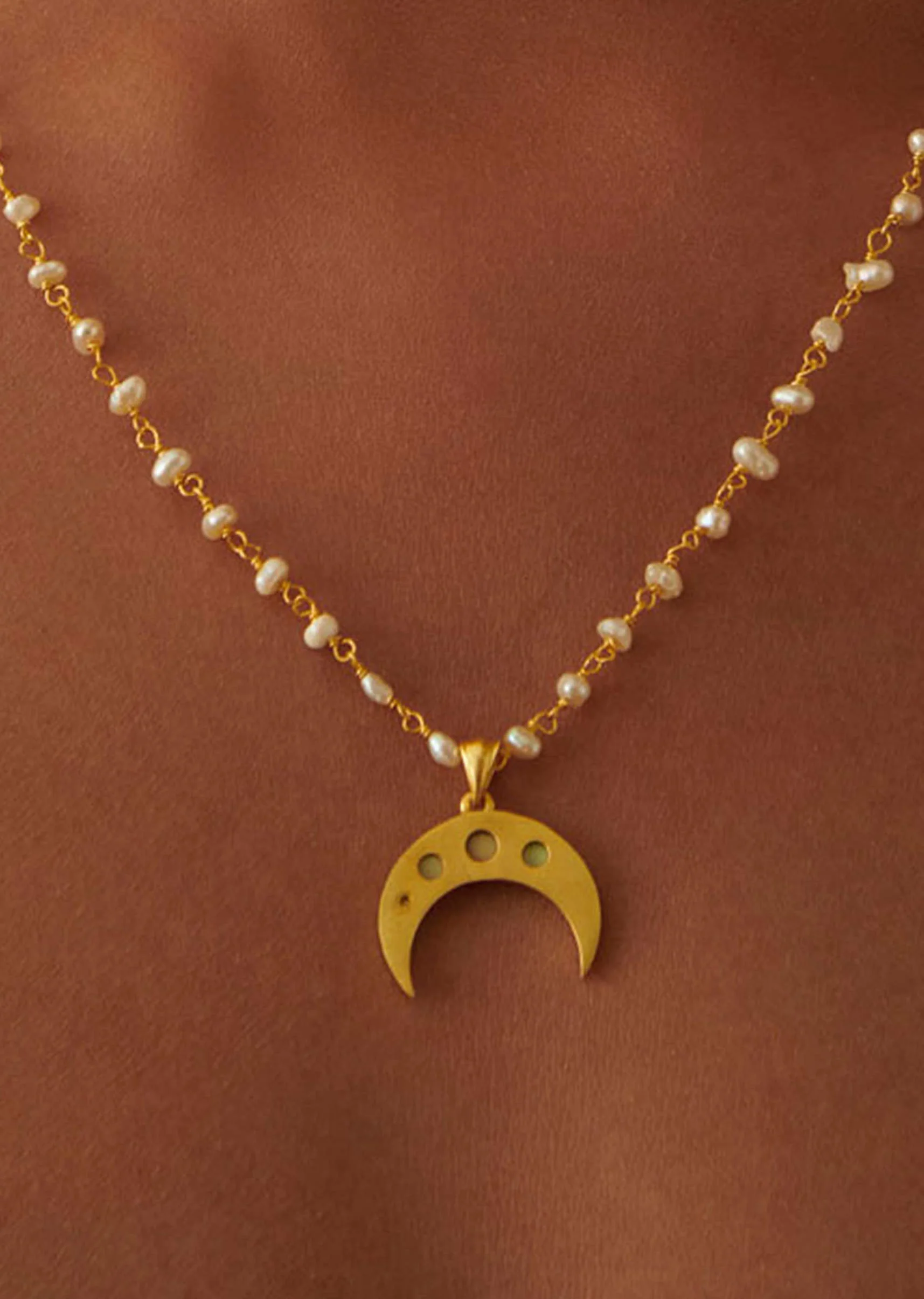 12231-gold-necklace-with-crescent-pendant-and-pearl-chain-1.webp Gold Necklace With Crescent Pendant And Pearl Chain
