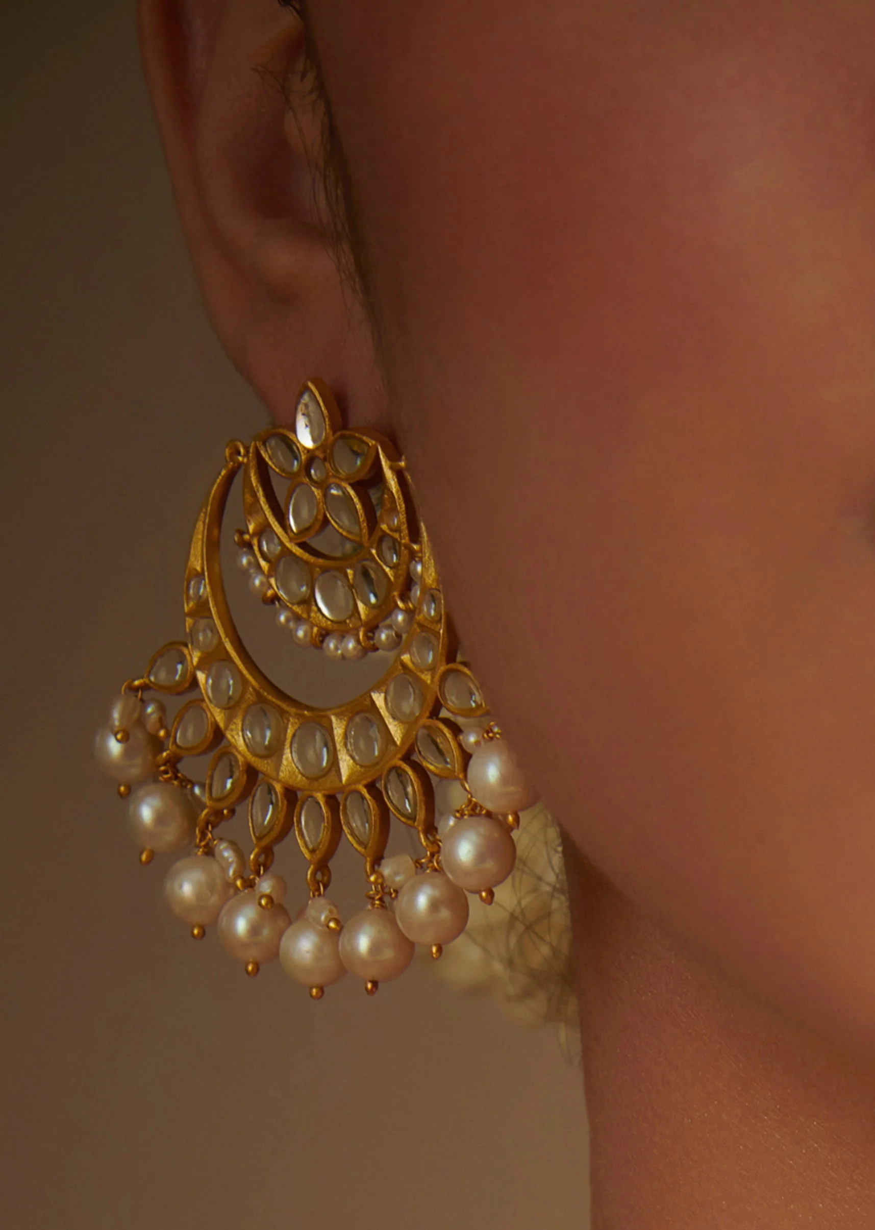 12238-gold-chaand-baalis-with-mirror-polki-and-pearls-2.webp Gold Chaand Baalis With Mirror Polki And Pearls