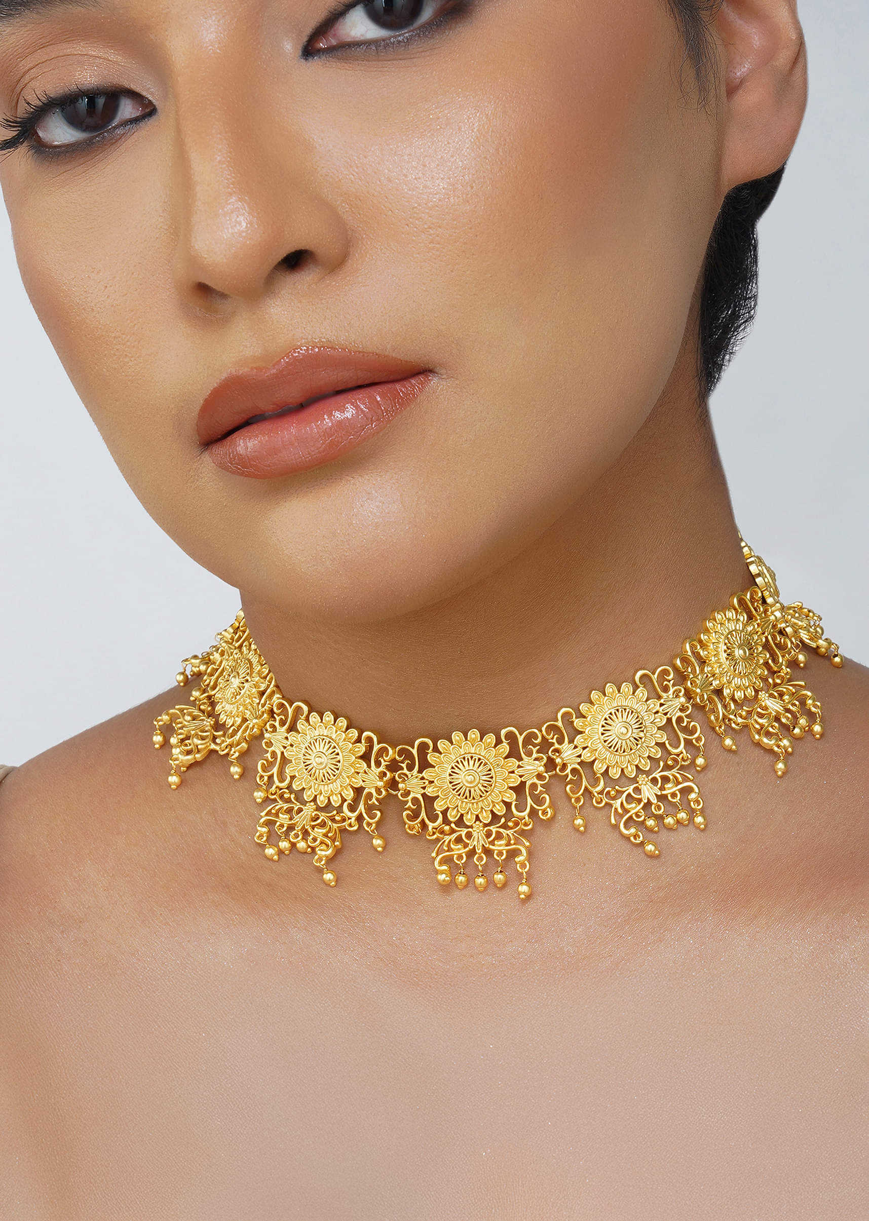 12253-antique-gold-choker-necklace-with-zircon-details-1.jpg Antique Gold Choker Necklace With Zircon Details