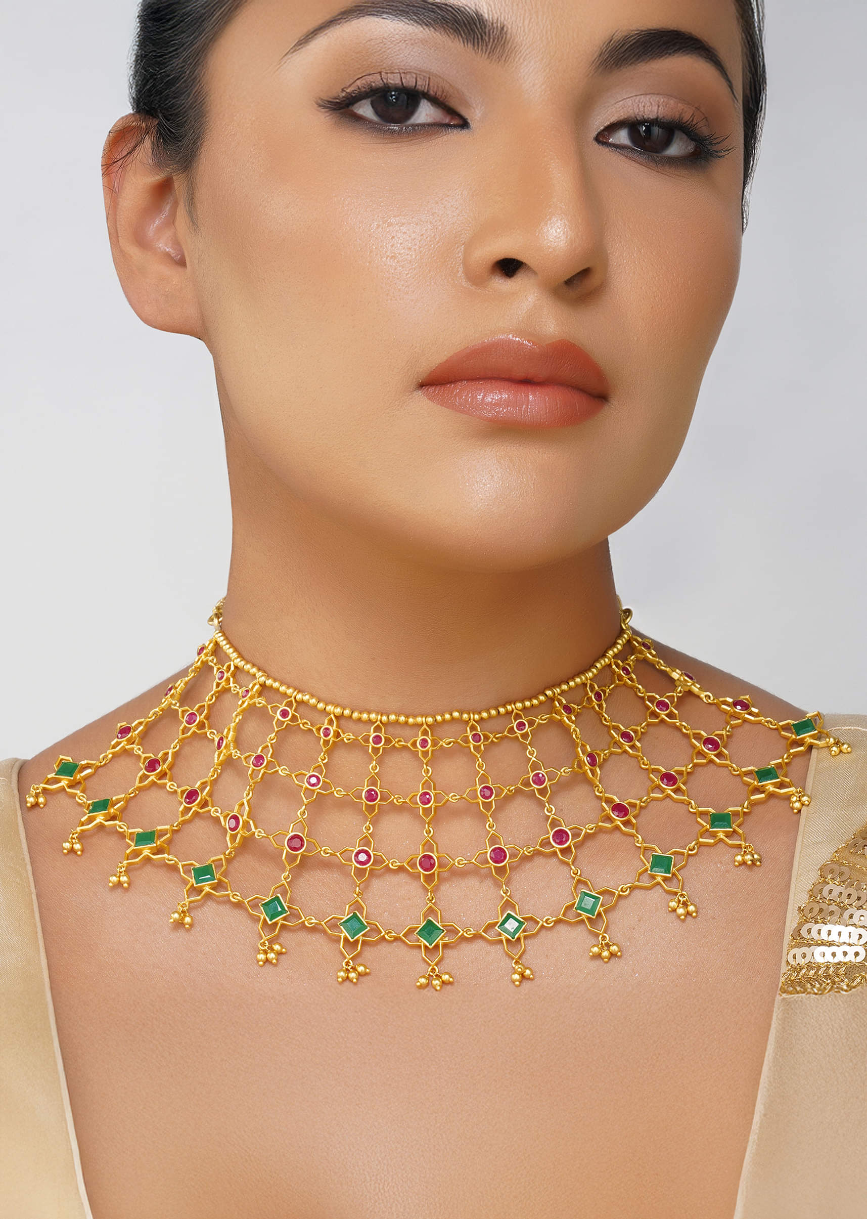 12255-antique-gold-necklace-with-green-zircon-details-1.jpg Antique Gold Necklace With Green Zircon Details
