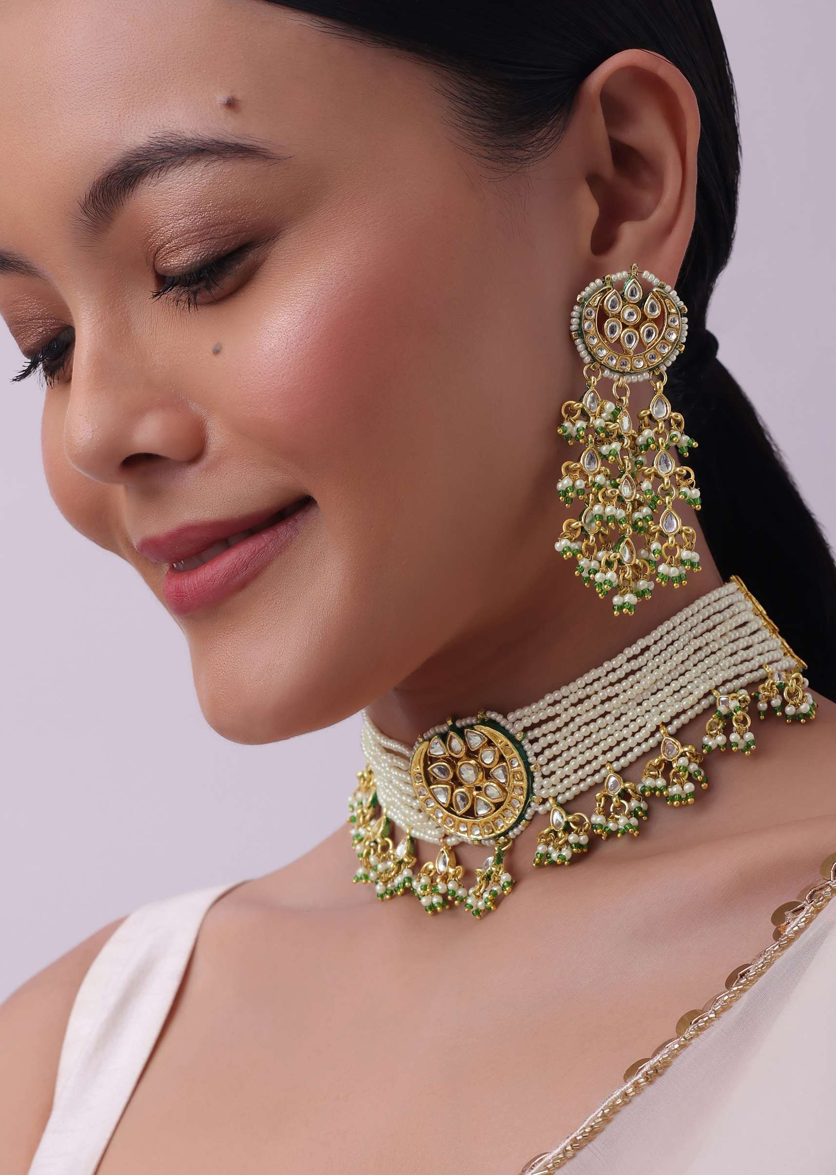 12276-white-kundan-choker-set-with-pearls-and-drops-7.jpg White Kundan Choker Set With Pearls And Drops
