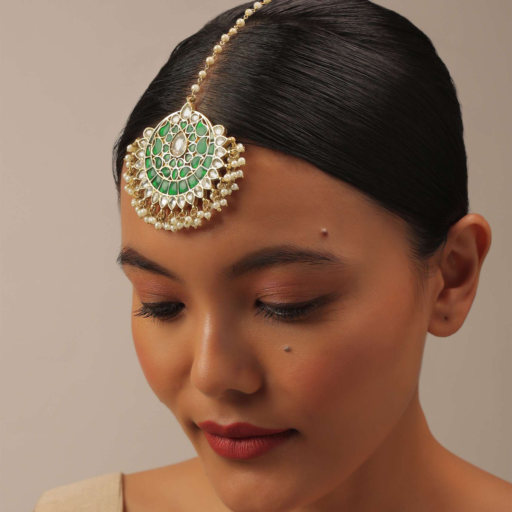 12290-gold-finish-kundan-maangteeka-with-synthetic-emerald-stones-and-beads-2.jpg Gold Finish Kundan Maangteeka With Synthetic Emerald Stones And Beads