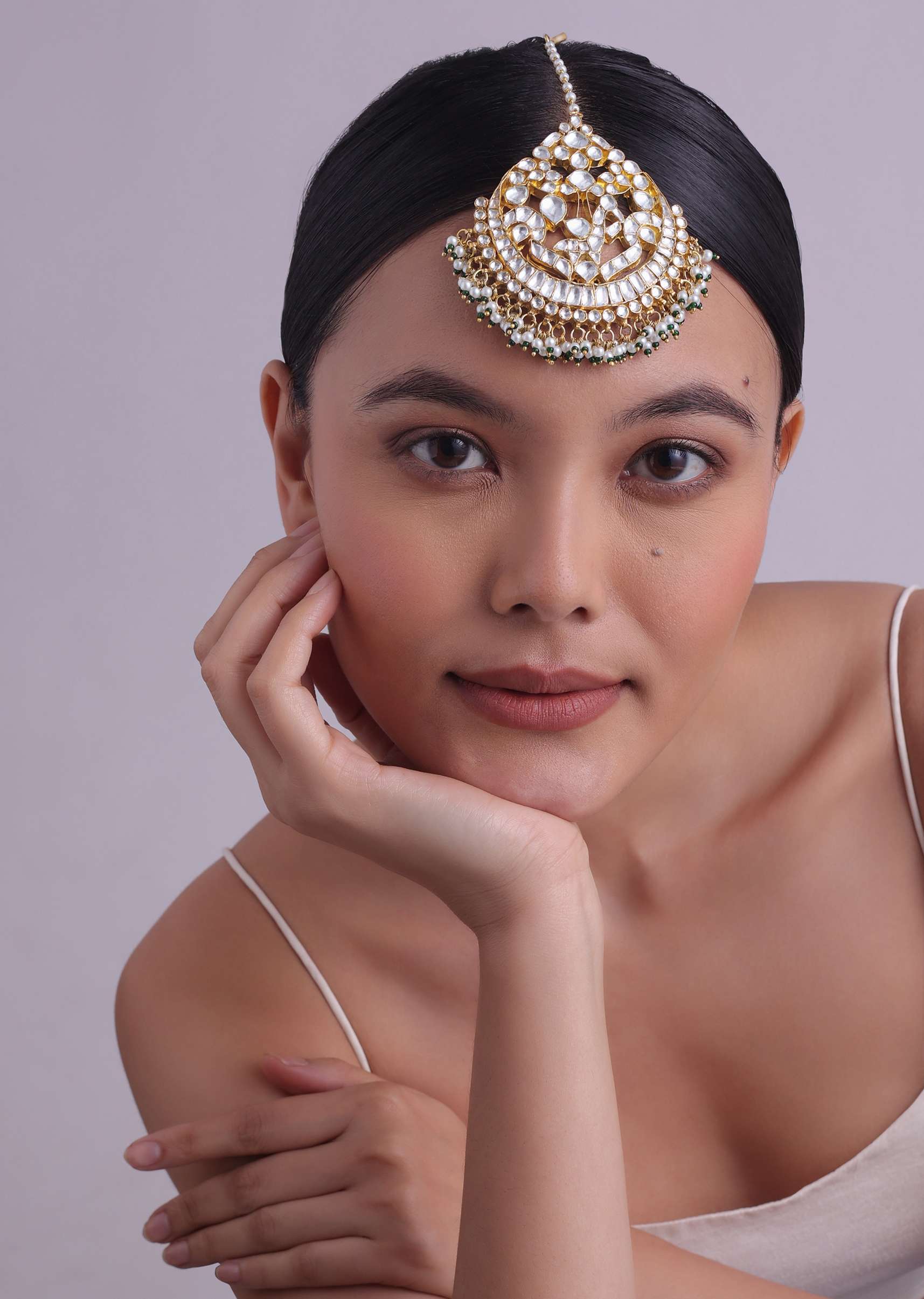 12311-jadau-kundan-maangtika-with-cut-diamond-stones-and-pearls-1.jpg Jadau Kundan Maangtika With Cut Diamond Stones And Pearls