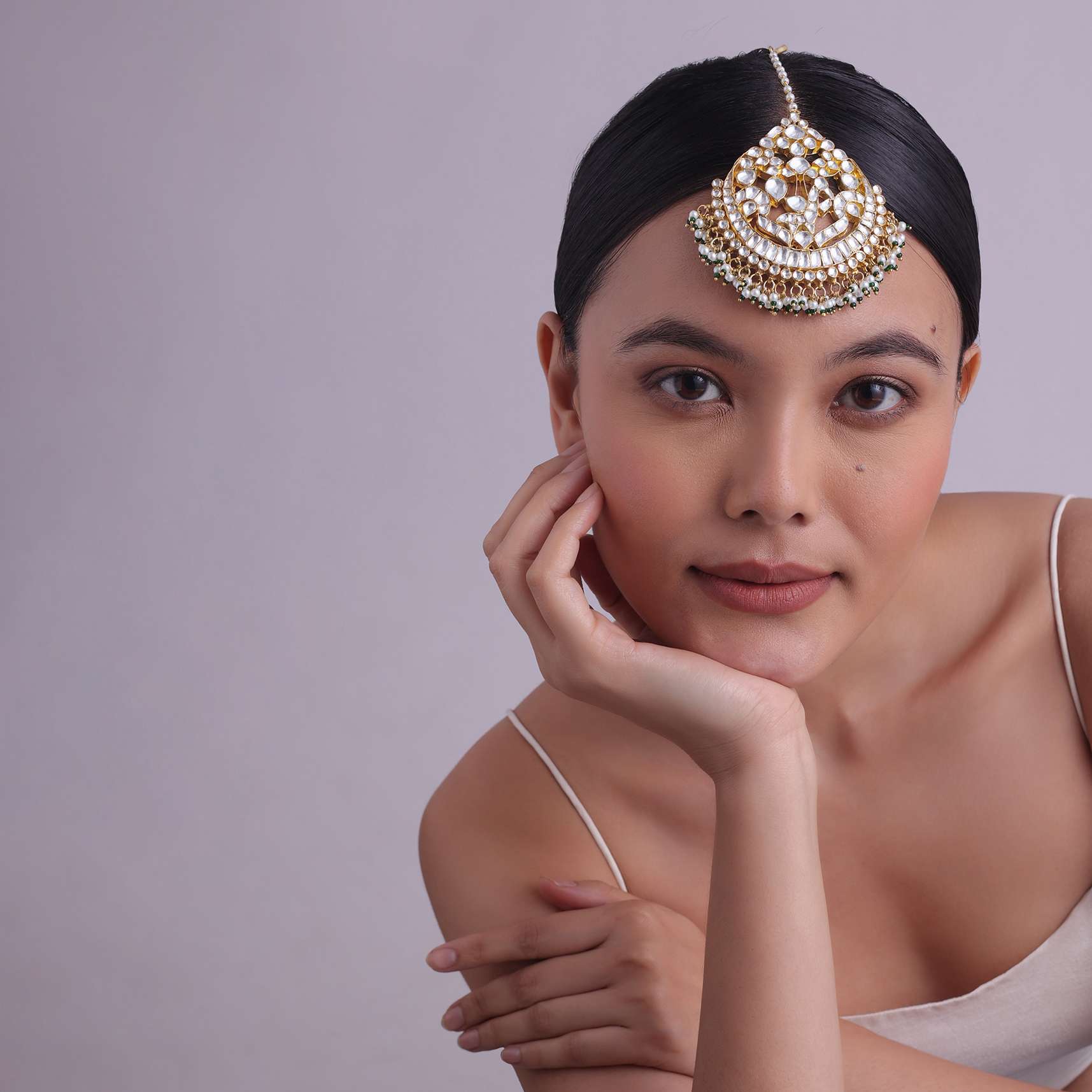 12311-jadau-kundan-maangtika-with-cut-diamond-stones-and-pearls-2.jpg Jadau Kundan Maangtika With Cut Diamond Stones And Pearls