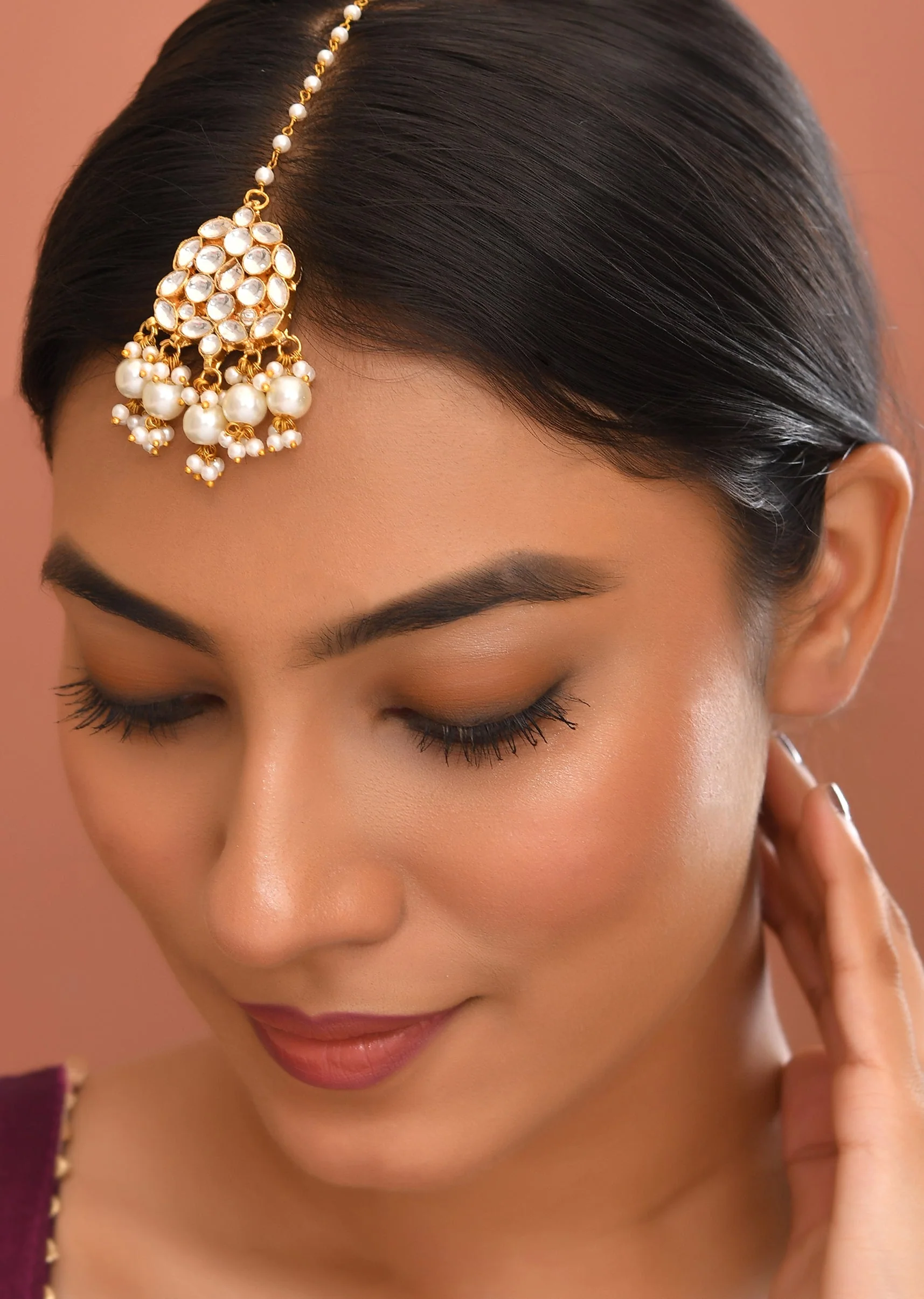 12389-white-and-gold-bead-drop-kundan-maangtikka-1.webp White and Gold Bead Drop Kundan Maangtikka