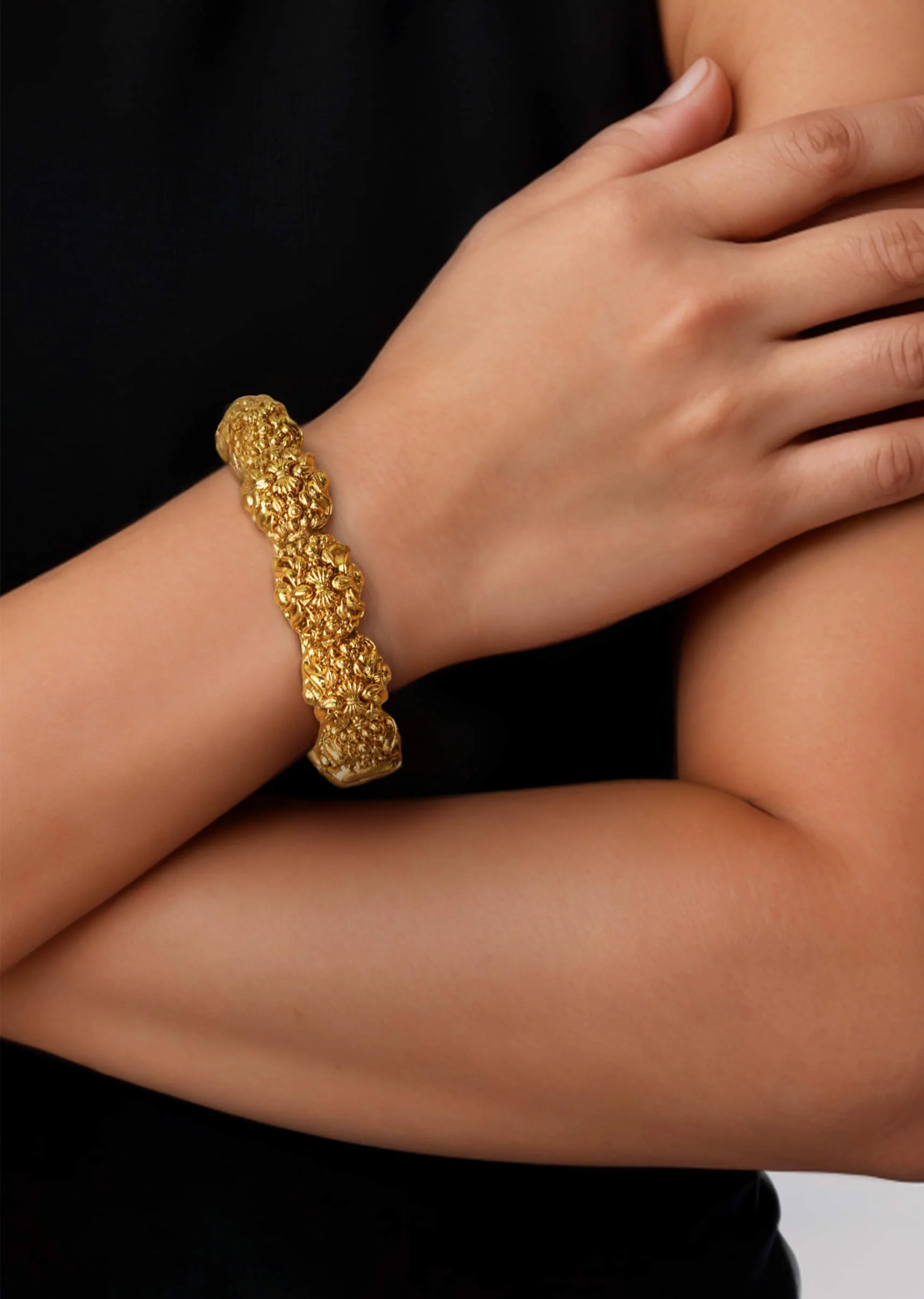 12394-gold-temple-bangle-1.webp Gold Temple Bangle